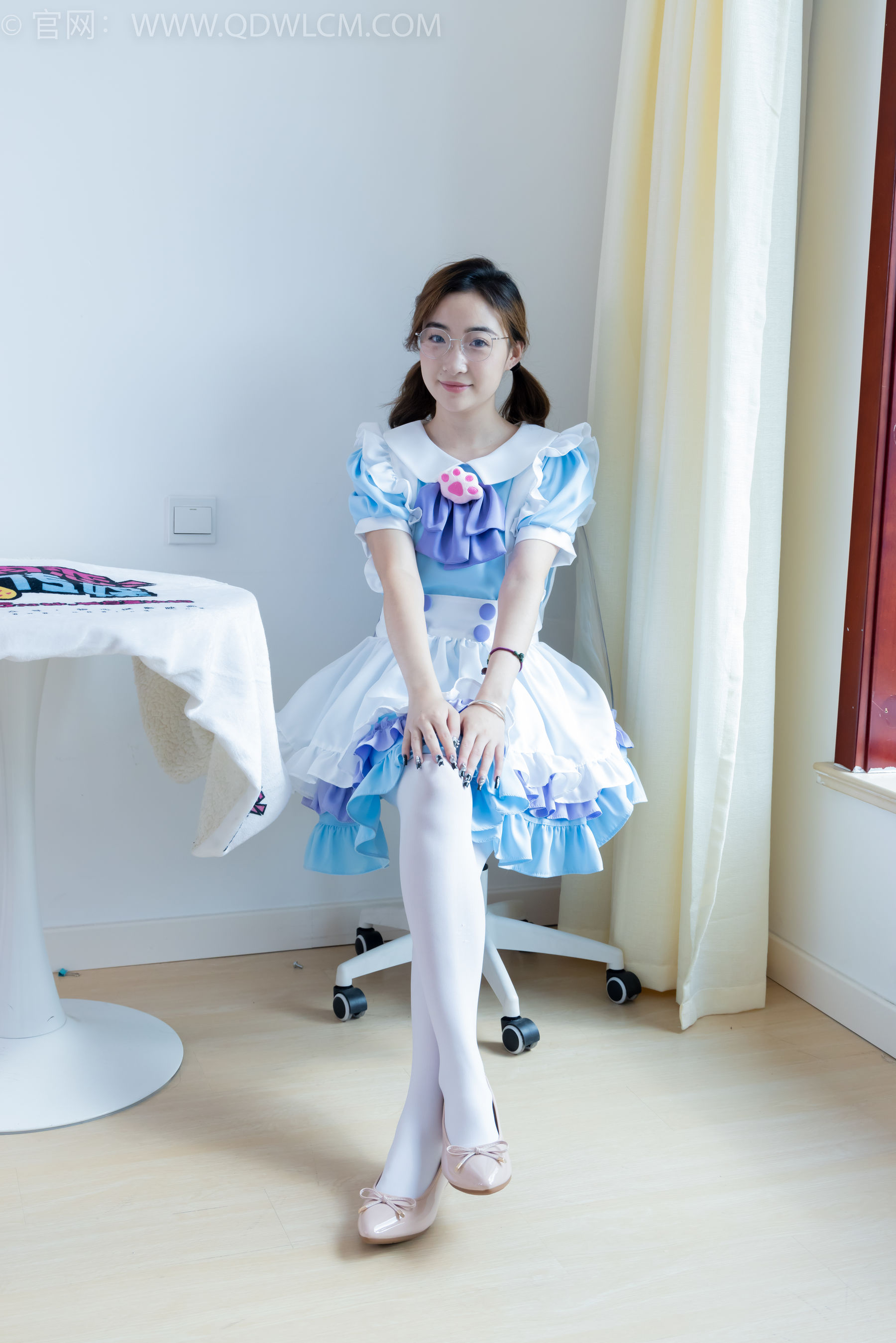 物恋传媒 No.2359 恬恬 - 女仆装、平底鞋、厚白丝、老头乐挠脚剧情/(155P)