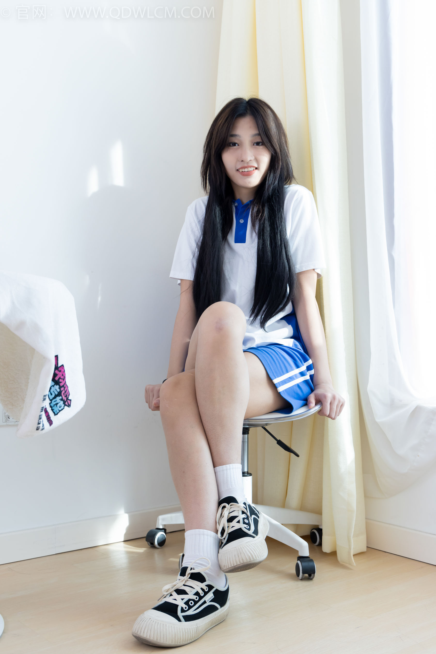 物恋传媒 No.2361 灰灰 - 校服、帆布鞋、白棉袜、裸足/(155P)