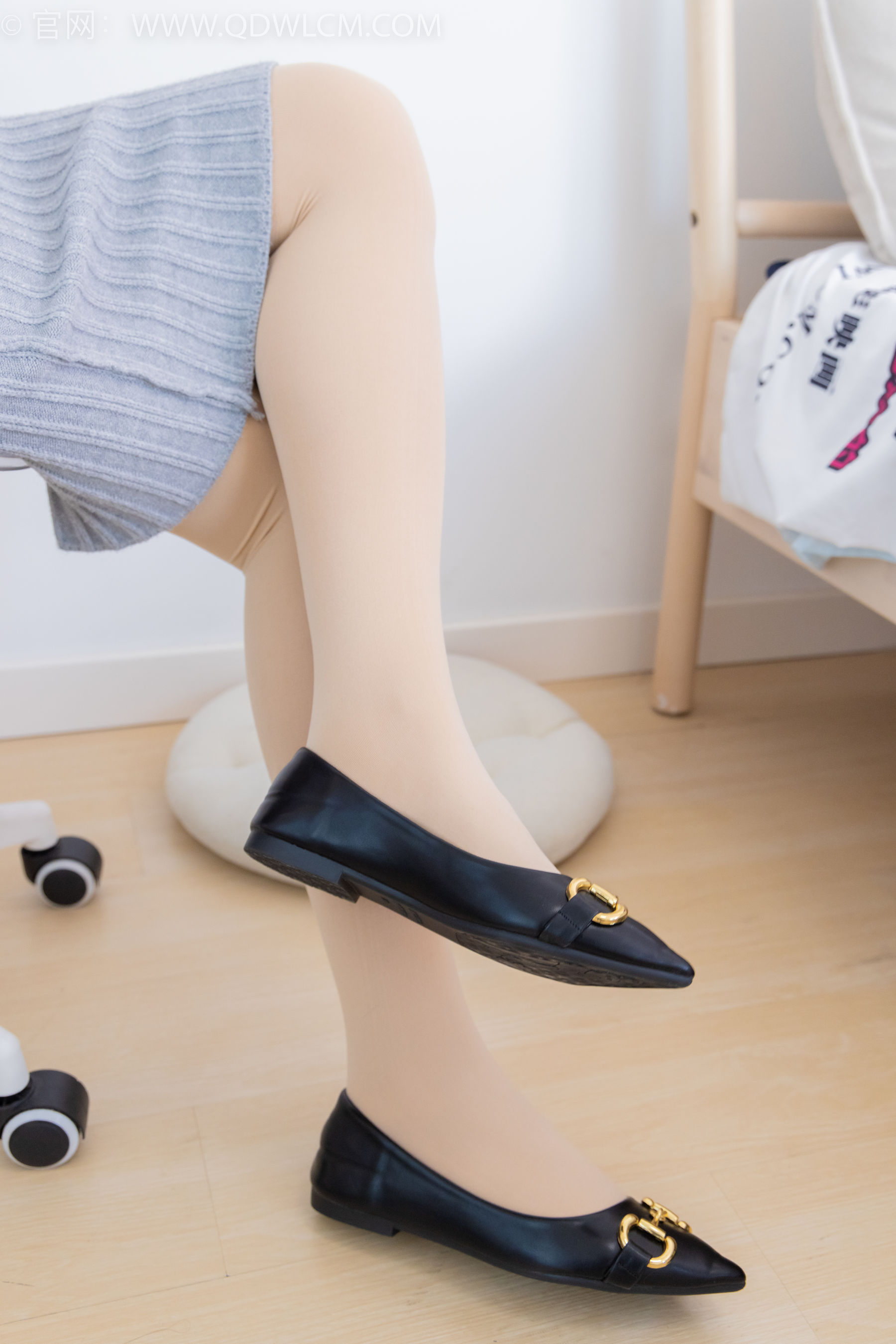 物恋传媒 No.2360 小优 - 平底鞋、厚肉丝/(155P)