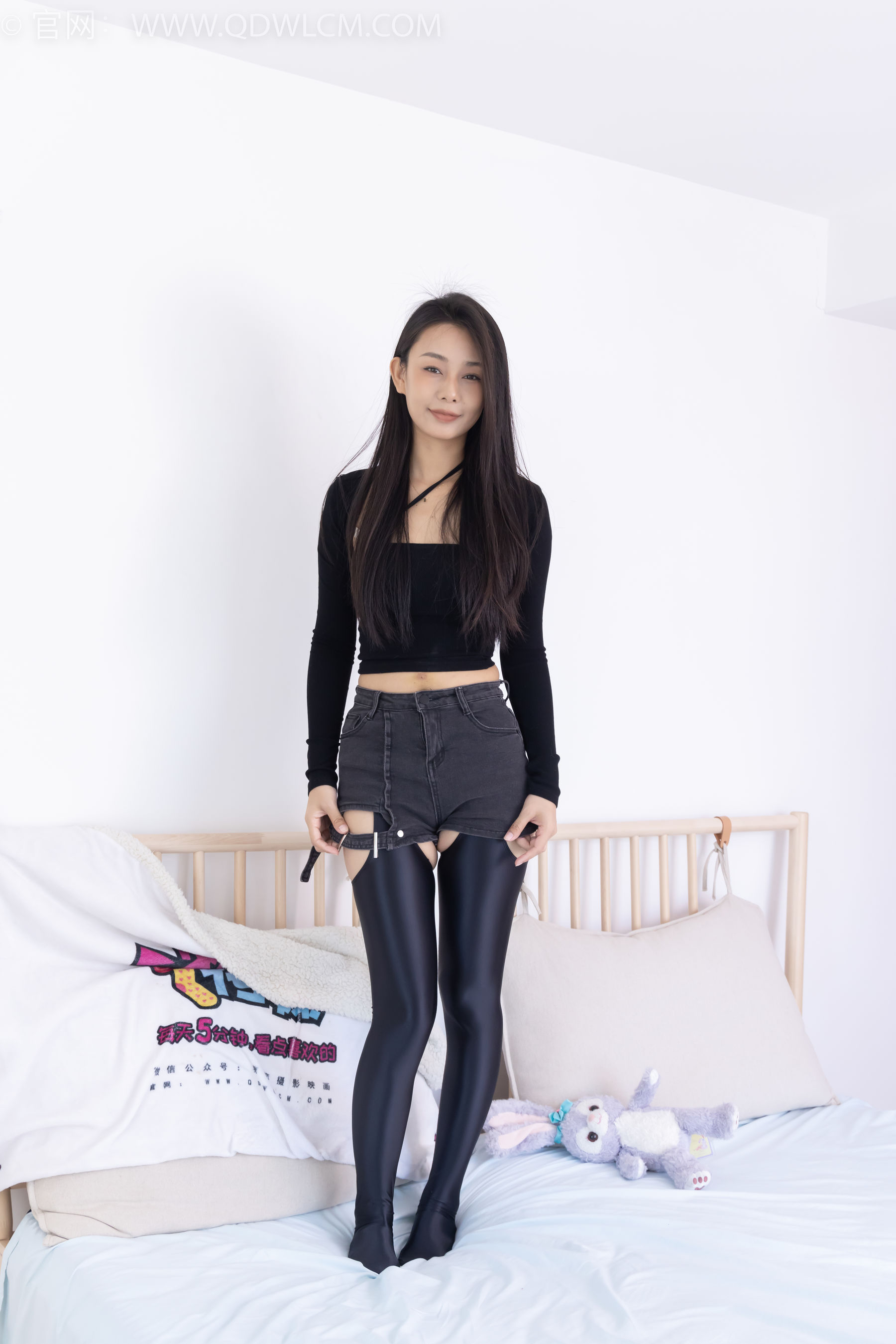 物恋传媒 No.2351 岚岚 - 高跟鞋、油亮厚黑丝吊带袜、昏睡剧情/(157P)