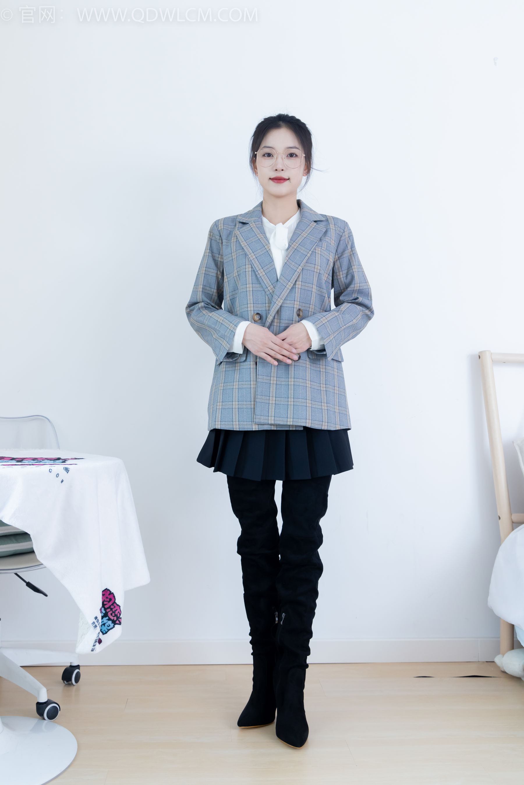 物恋传媒 No.2349 茯苓 - 高跟长靴、高跟凉鞋、厚肉丝、薄黑丝/(175P)