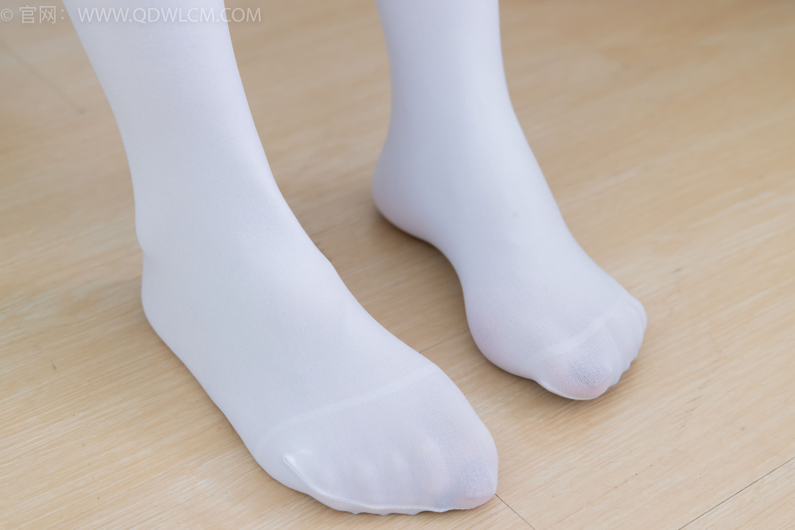 物恋传媒 No.2359 恬恬 - 女仆装、平底鞋、厚白丝、老头乐挠脚剧情/(155P)