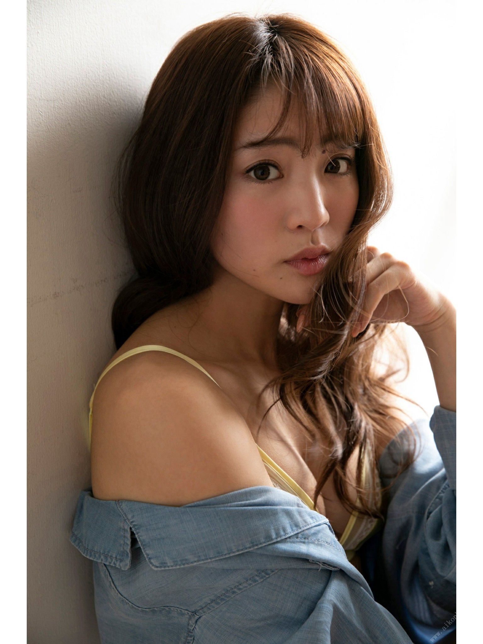 志田友美 - アイドルの魂は美脚に宿/(64P)