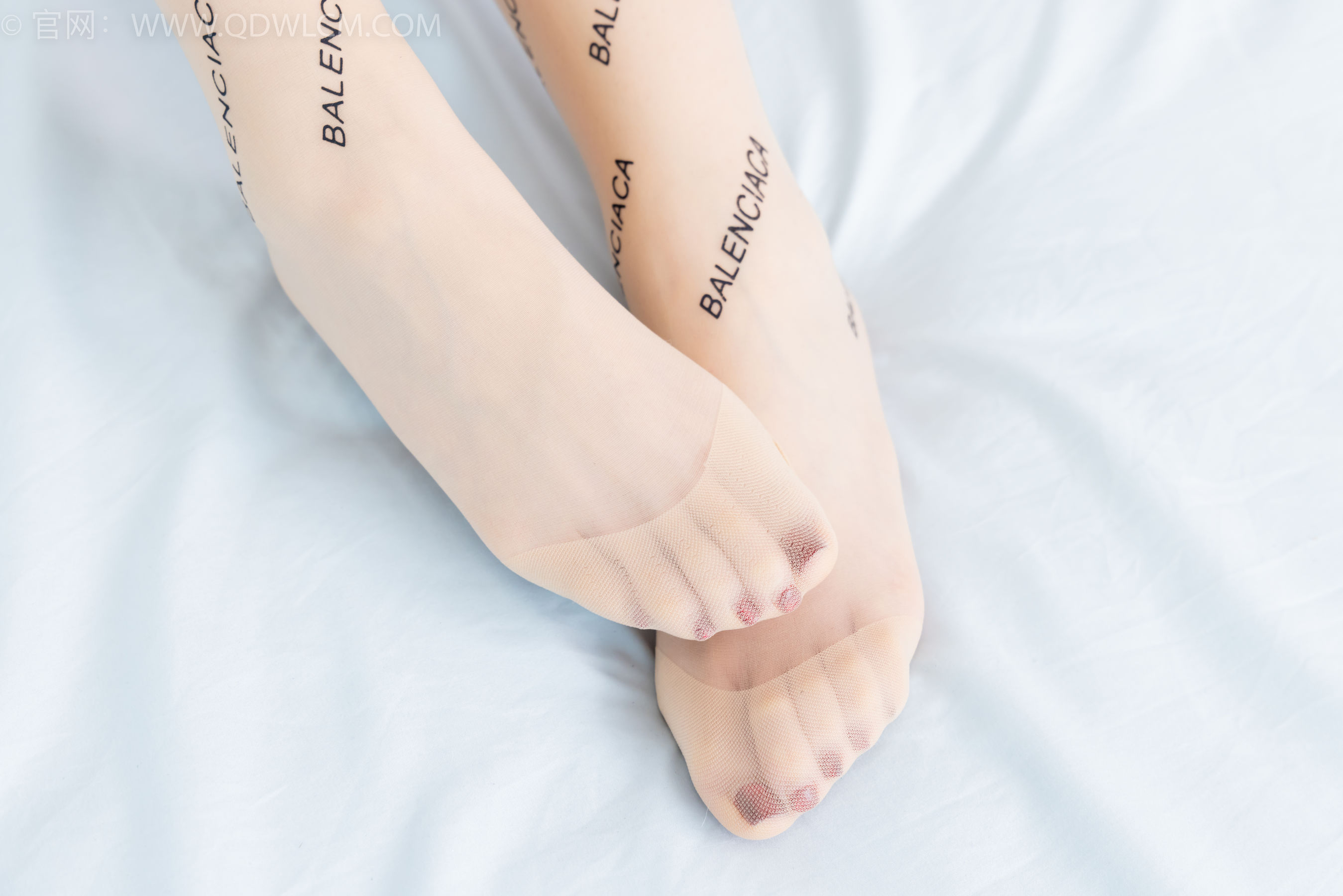 物恋传媒 No.2372 嘟嘟 - 高跟鞋、手套、薄黑丝脚尖加固款、薄肉丝脚尖加固款/(170P)