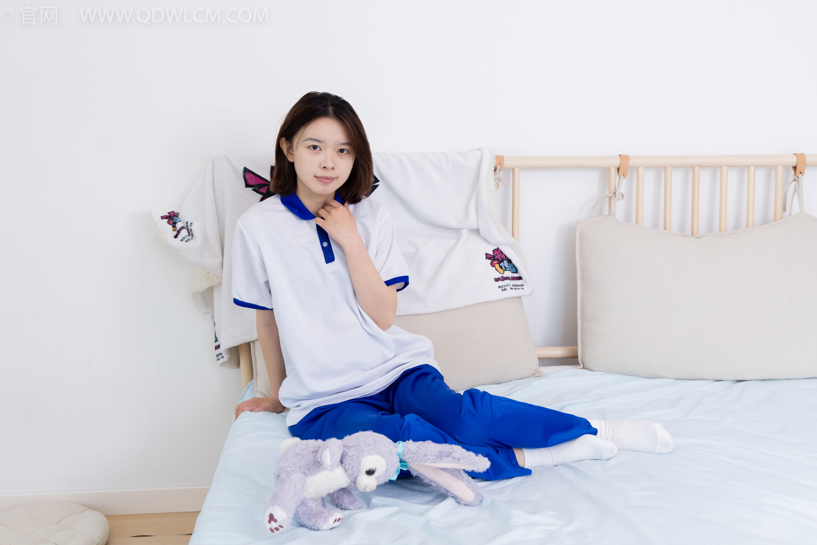 物恋传媒 No.2364 小悦 - 校服、板鞋、白棉袜、裸足/(150P)