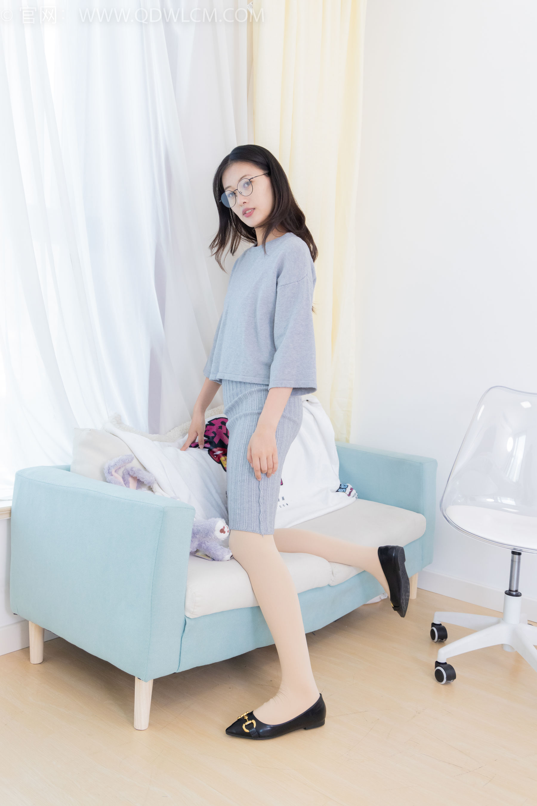 物恋传媒 No.2360 小优 - 平底鞋、厚肉丝/(155P)