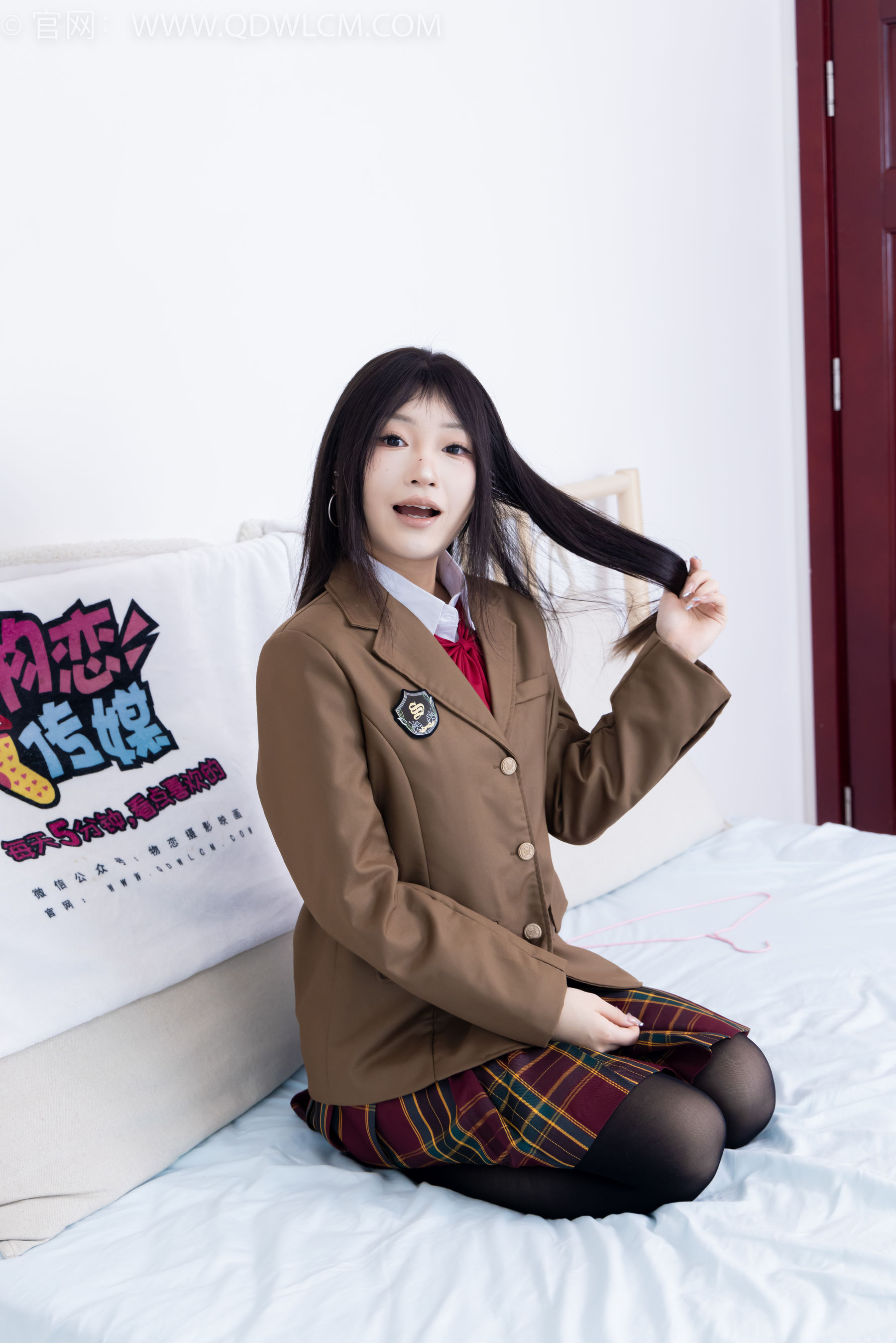 物恋传媒 No.2367 嘟嘟 - 皮鞋、厚黑丝、jk制服/(165P)