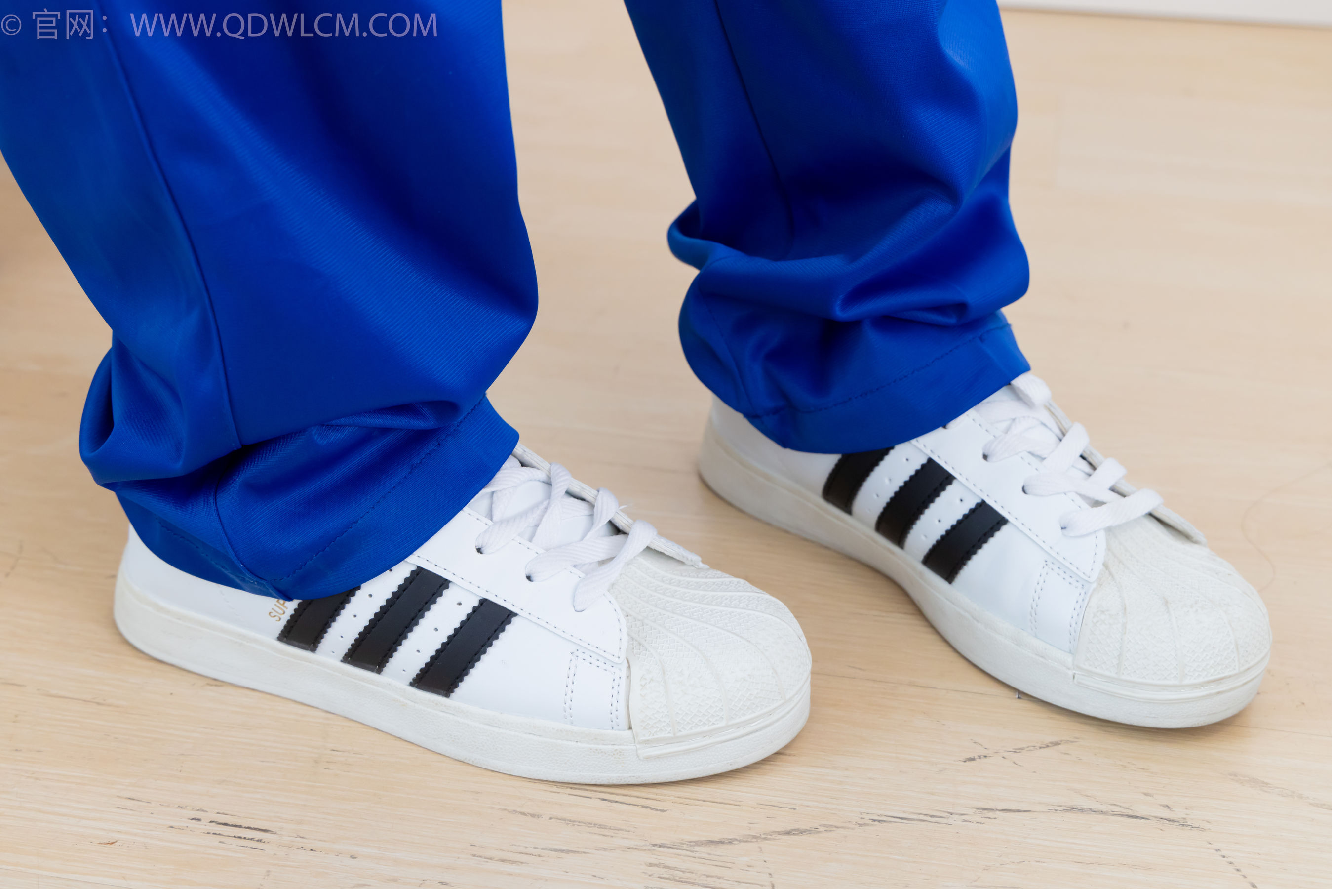 物恋传媒 No.2368 芋头 - 板鞋、白棉袜、裸足/(150P)