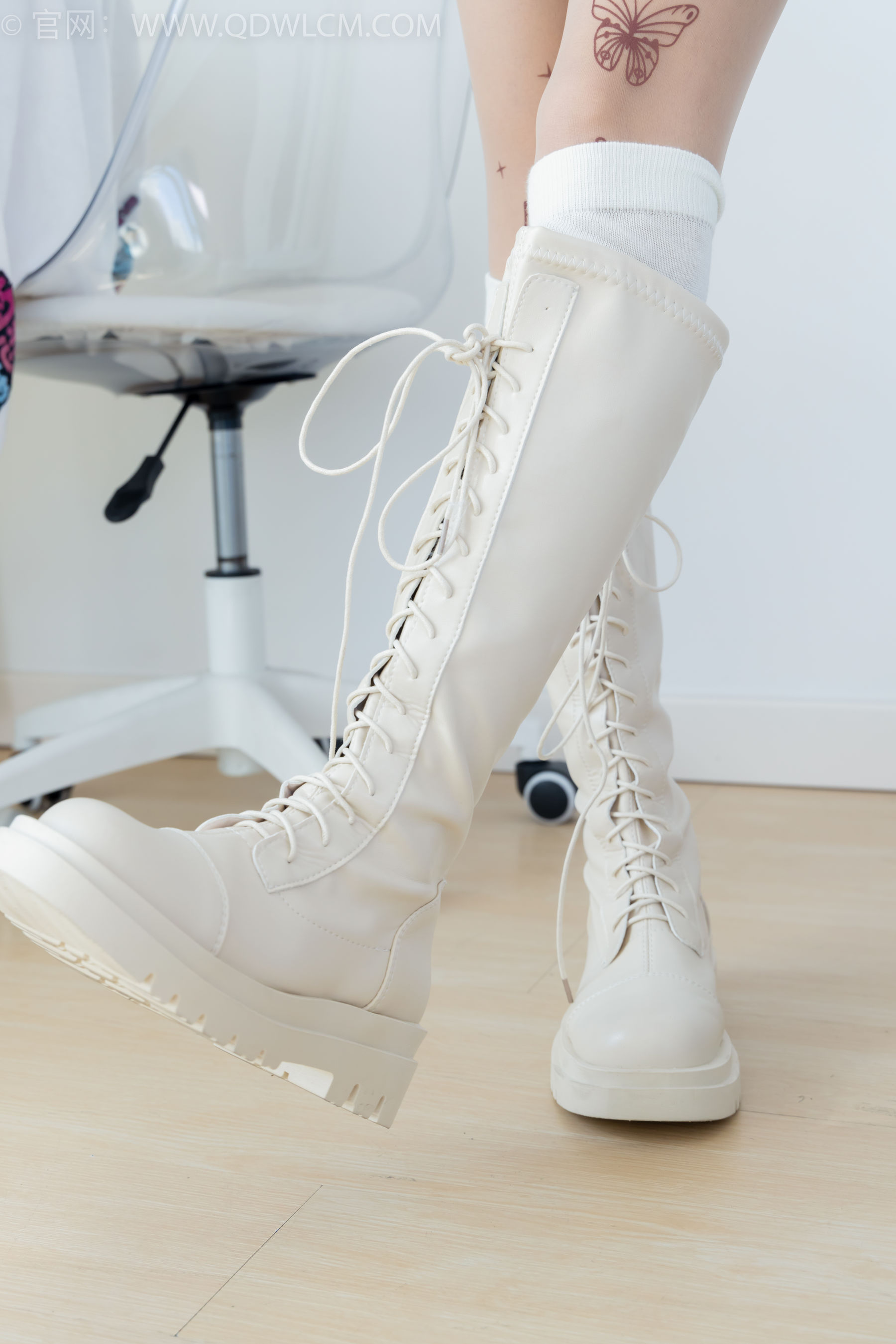 物恋传媒 No.2369 嘉木 - 长靴、长筒小腿白棉袜、蝴蝶薄肉丝/(200P)