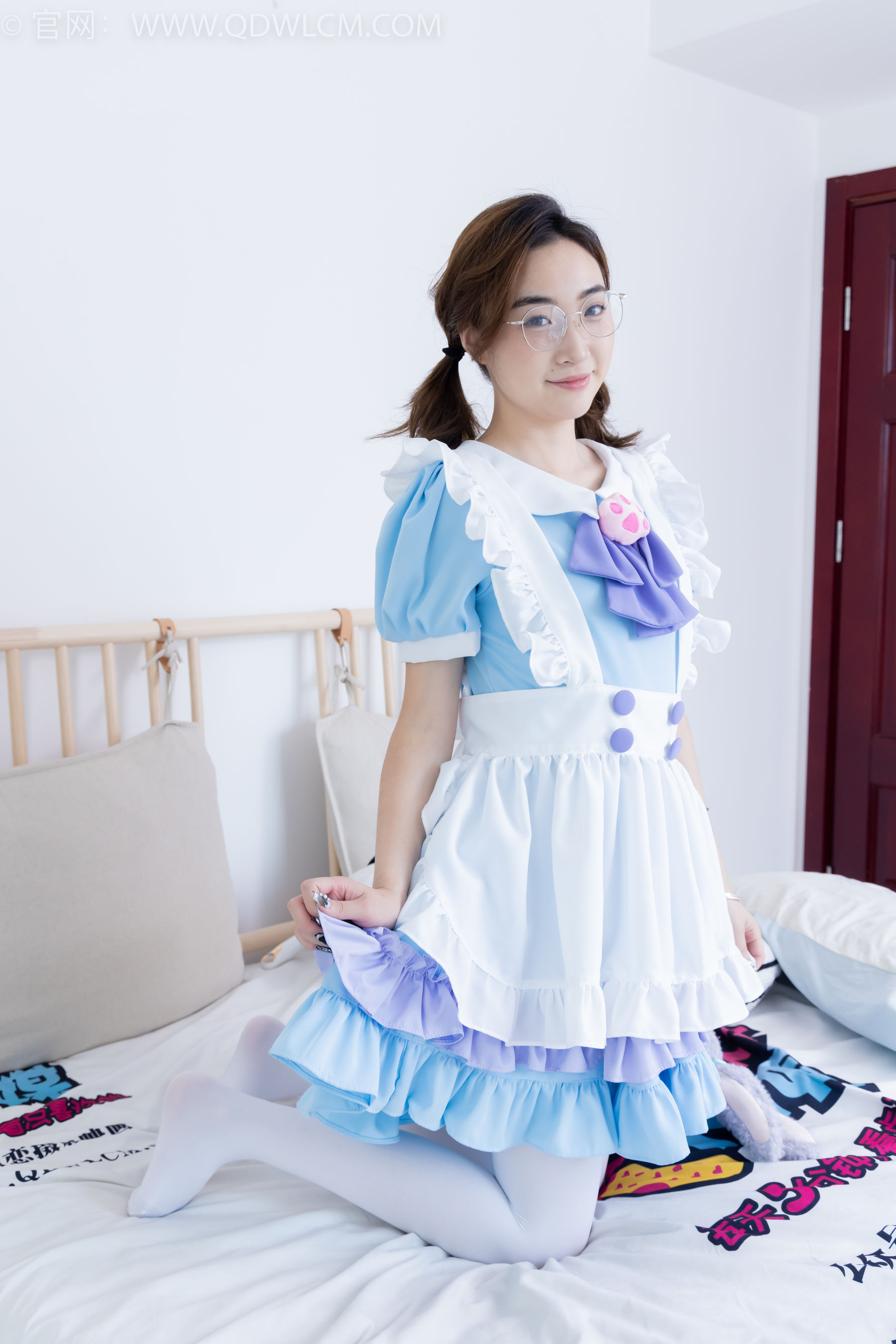 物恋传媒 No.2359 恬恬 - 女仆装、平底鞋、厚白丝、老头乐挠脚剧情/(155P)