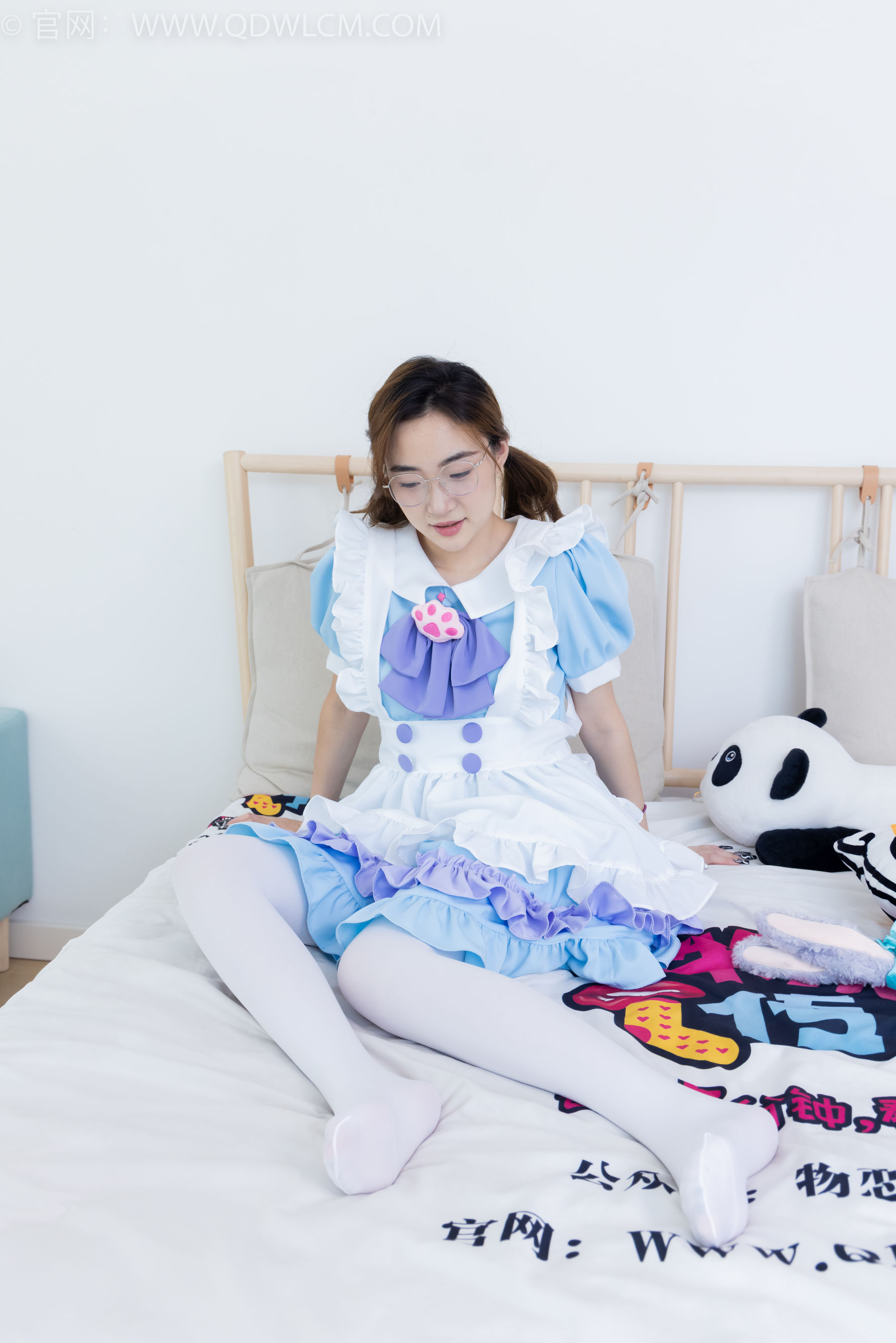 物恋传媒 No.2359 恬恬 - 女仆装、平底鞋、厚白丝、老头乐挠脚剧情/(155P)