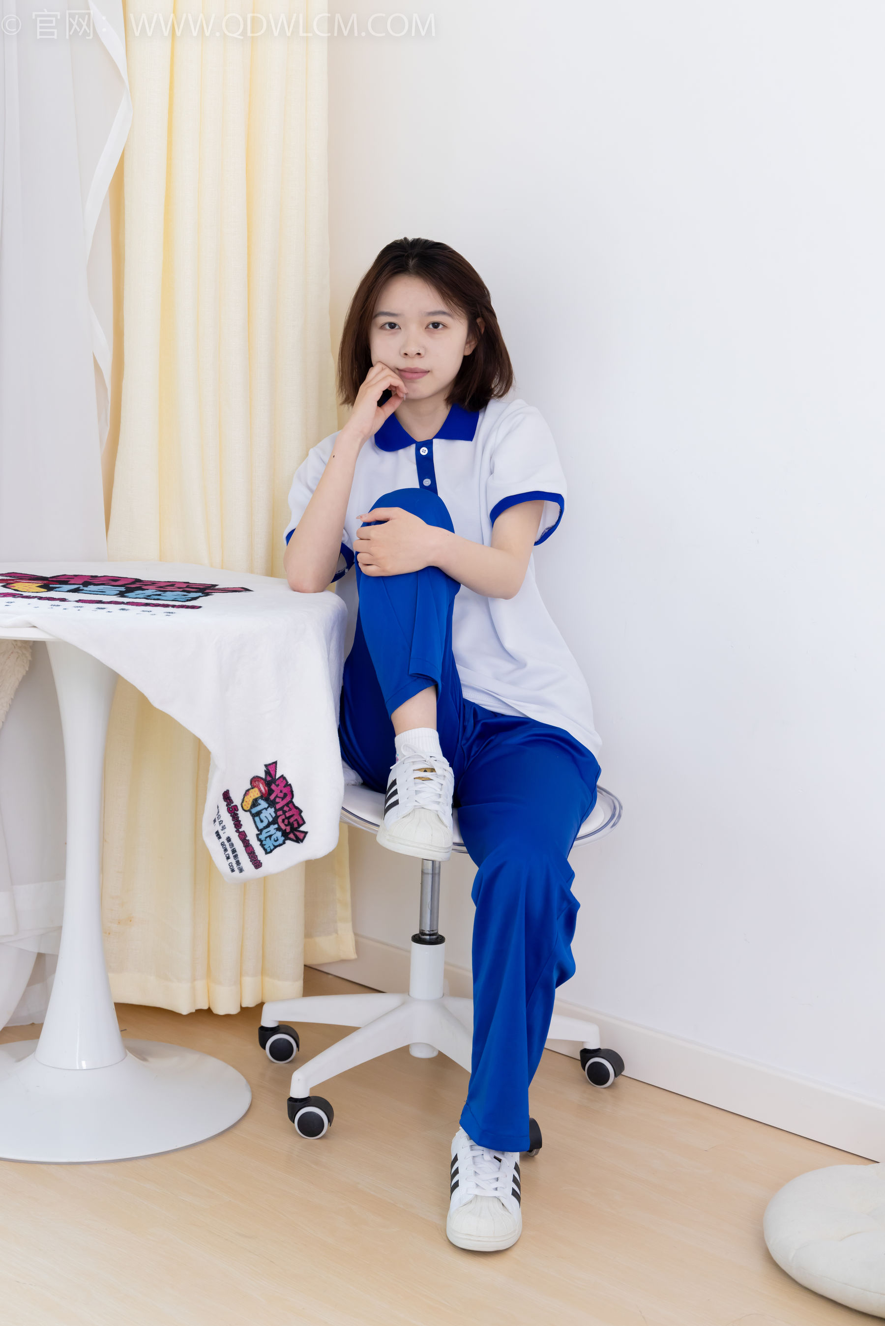 物恋传媒 No.2364 小悦 - 校服、板鞋、白棉袜、裸足/(150P)