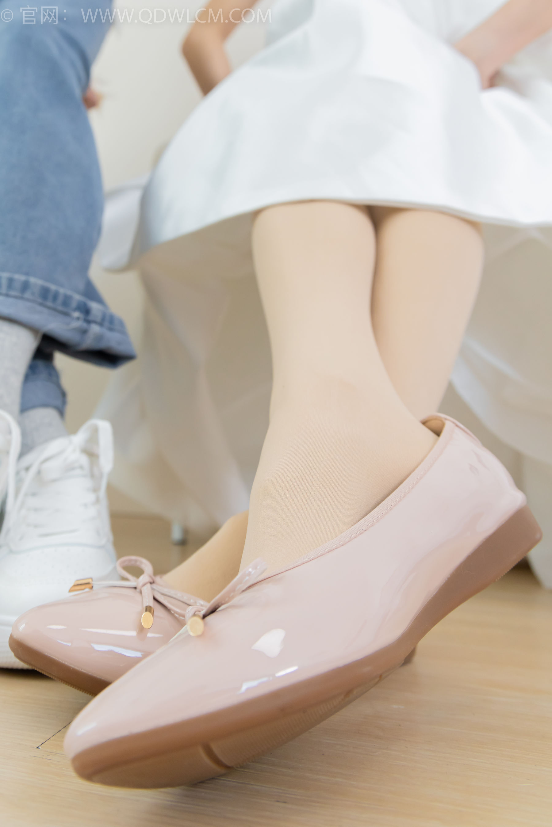 物恋传媒 No.2370 茯苓&欢欢 - 平底鞋、板鞋、厚肉丝、灰色棉袜、薄肉丝/(150P)