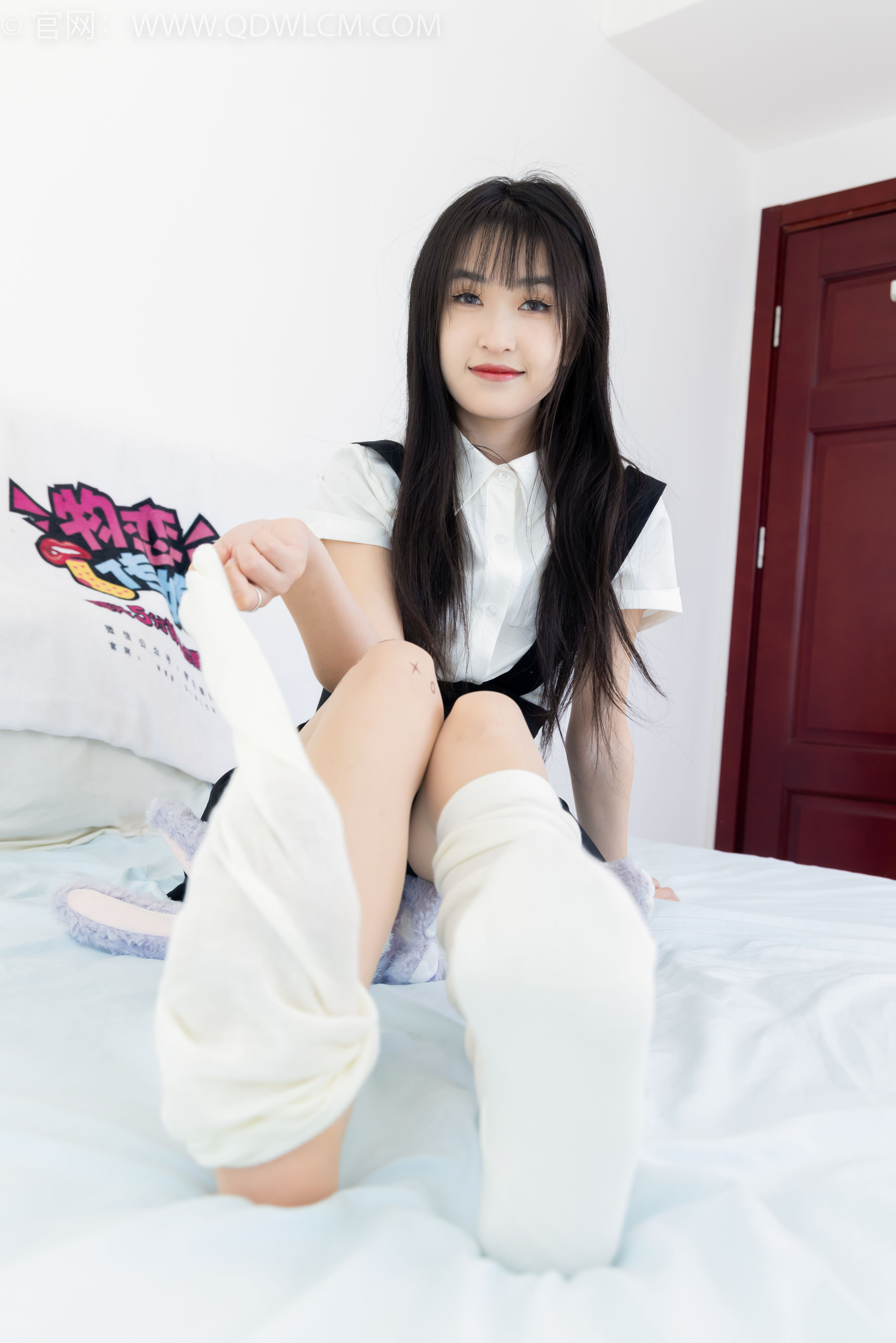 物恋传媒 No.2369 嘉木 - 长靴、长筒小腿白棉袜、蝴蝶薄肉丝/(200P)