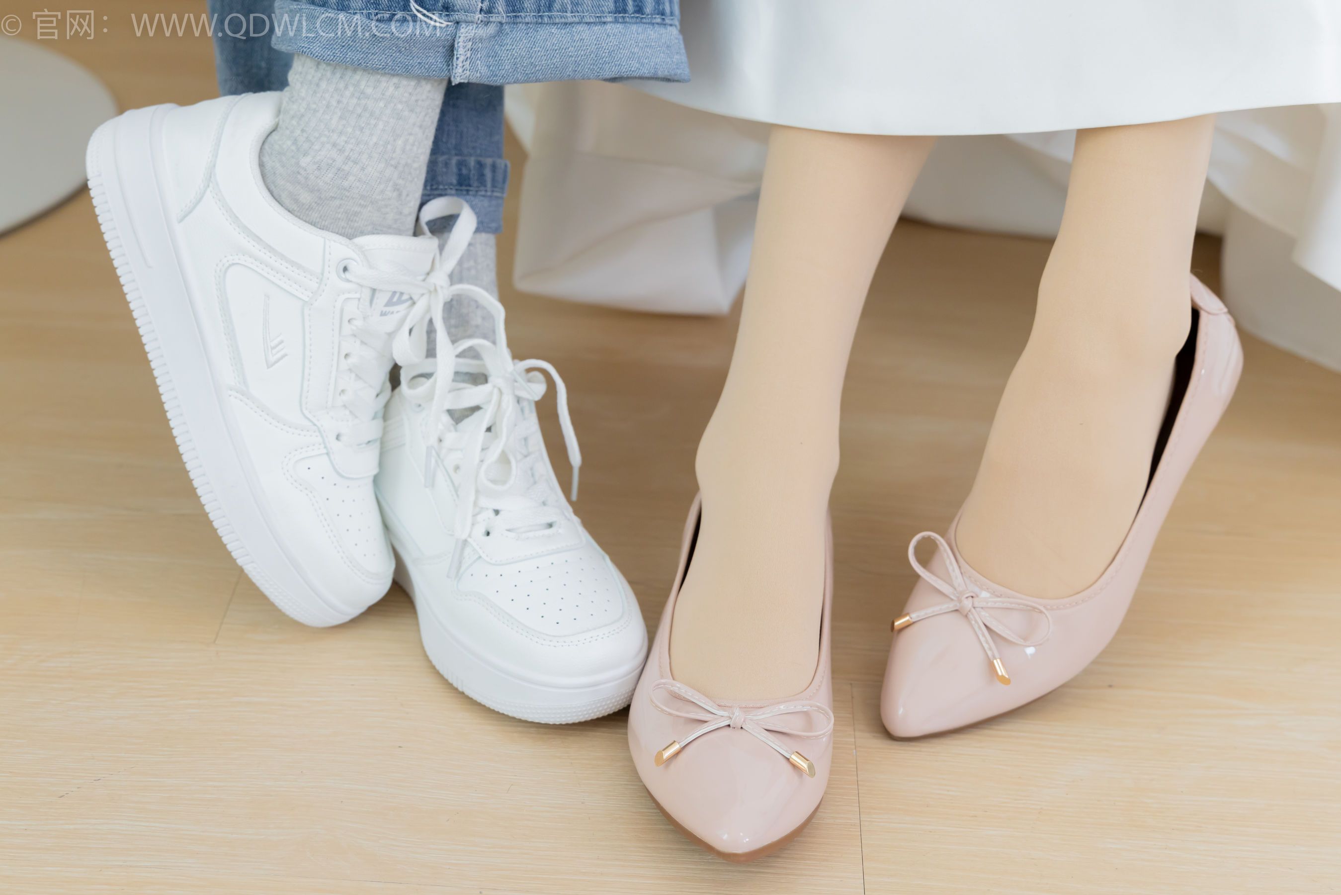 物恋传媒 No.2370 茯苓&欢欢 - 平底鞋、板鞋、厚肉丝、灰色棉袜、薄肉丝/(150P)