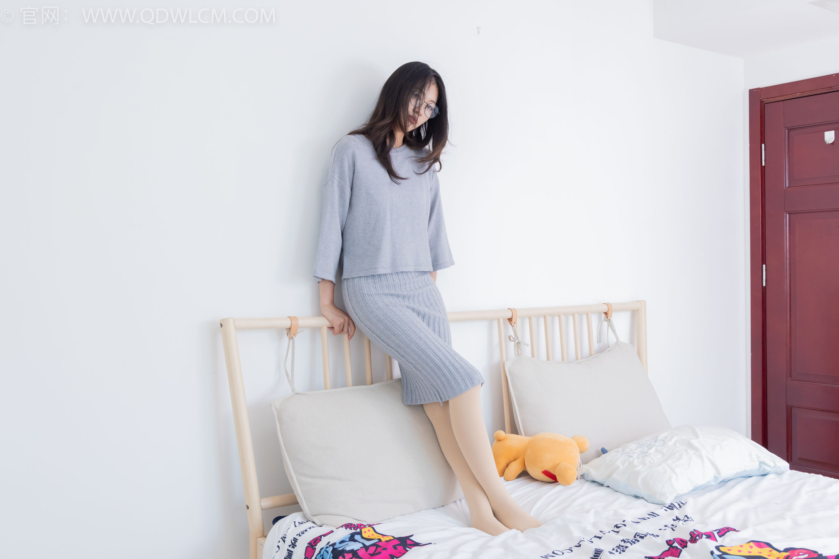 物恋传媒 No.2360 小优 - 平底鞋、厚肉丝/(155P)