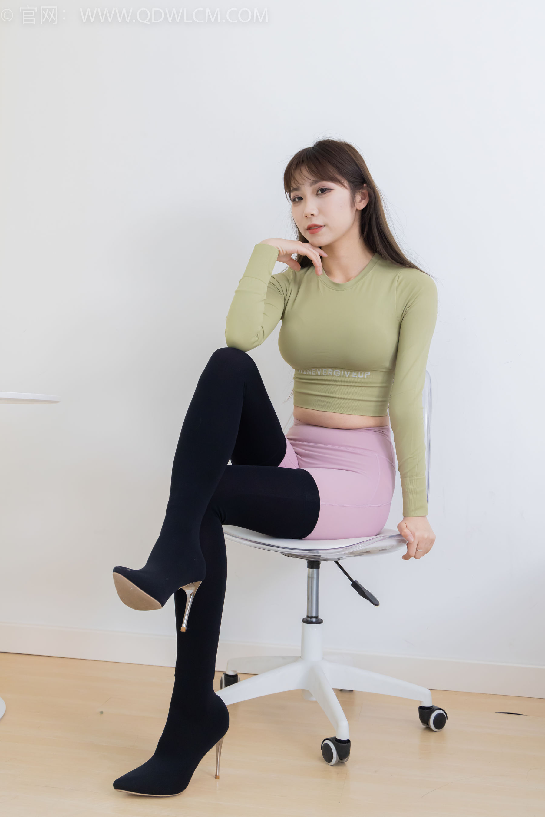 物恋传媒 No.2363 泡泡 - 瑜伽裤、过膝靴、薄白丝/(180P)