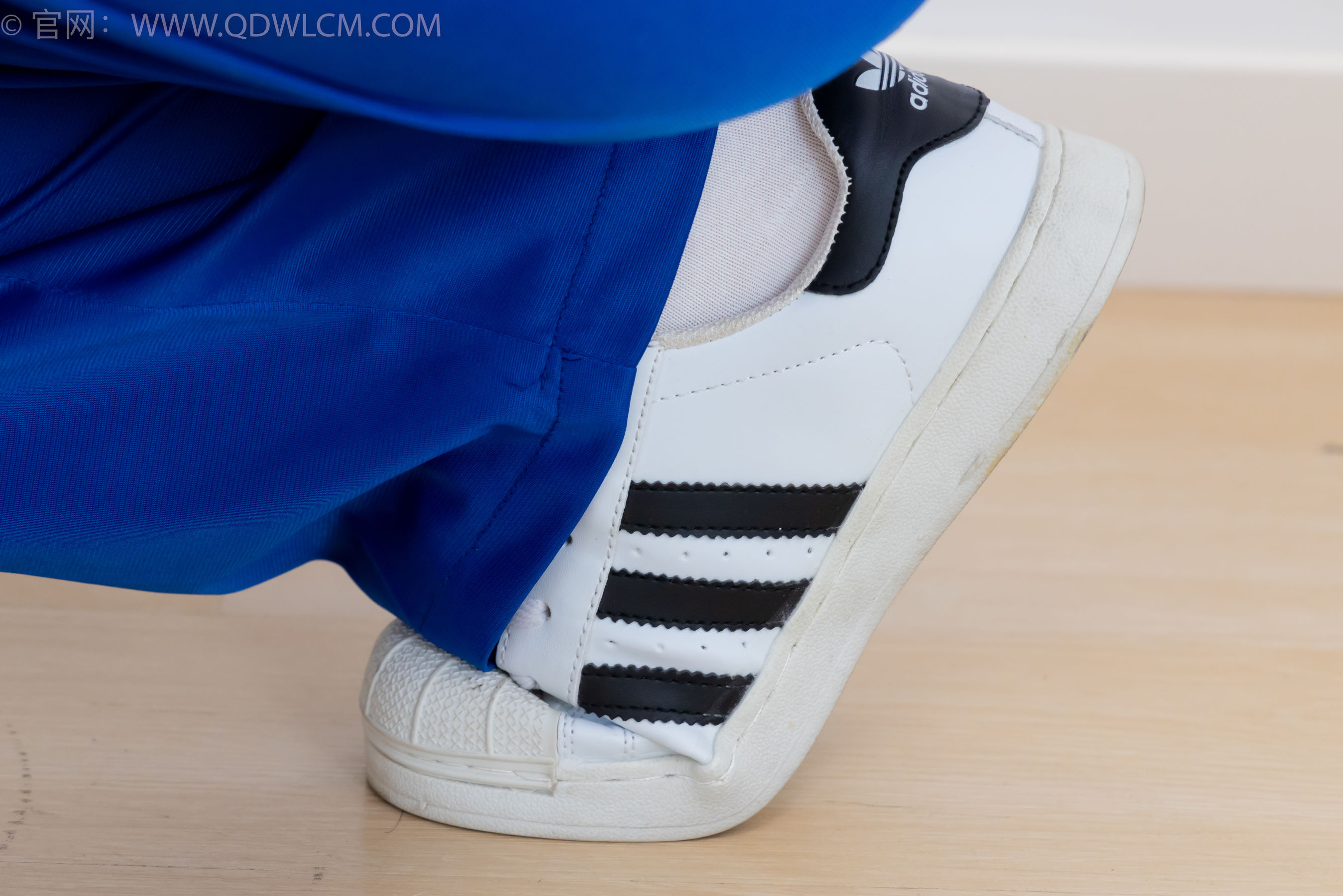 物恋传媒 No.2368 芋头 - 板鞋、白棉袜、裸足/(150P)