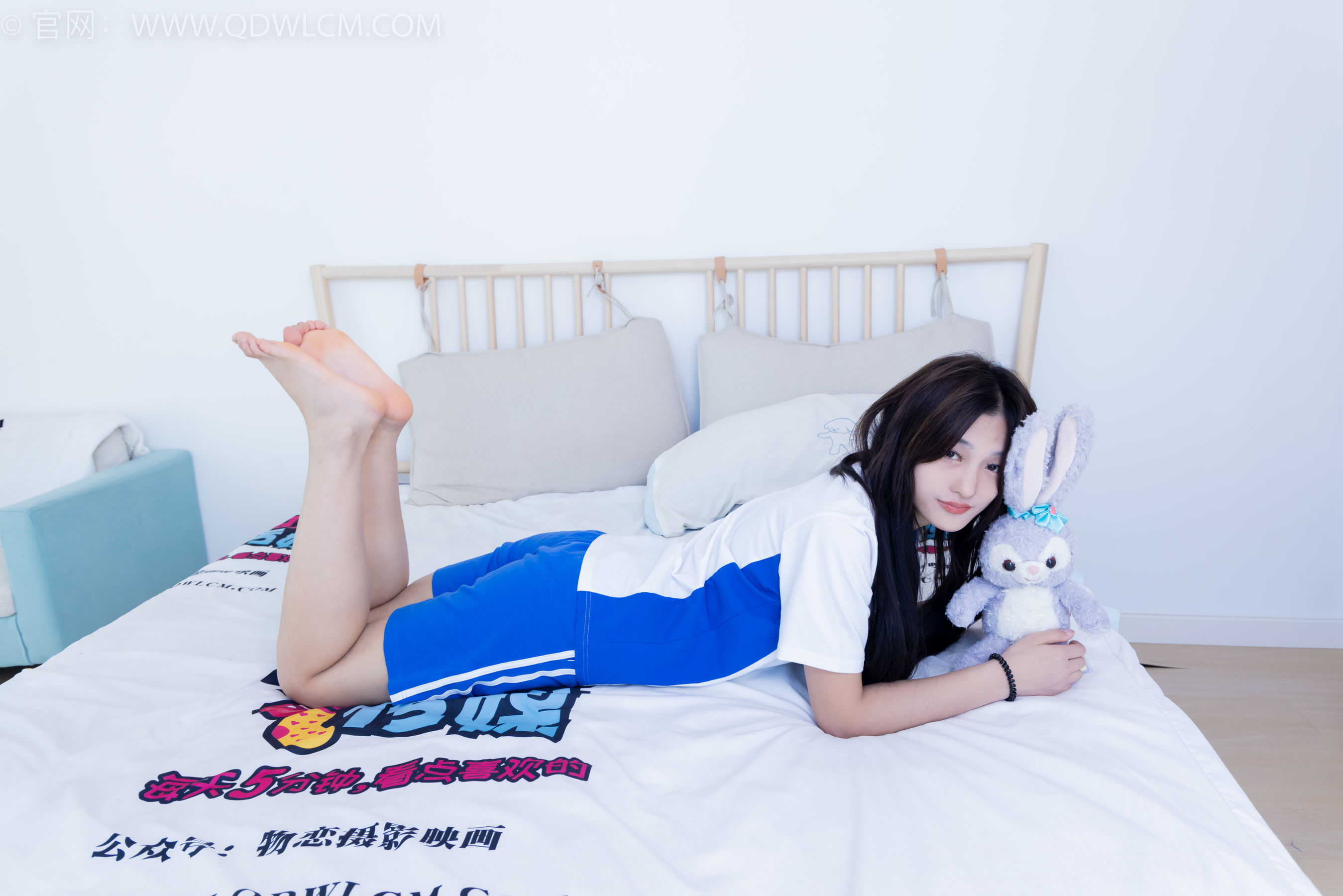 物恋传媒 No.2361 灰灰 - 校服、帆布鞋、白棉袜、裸足/(155P)