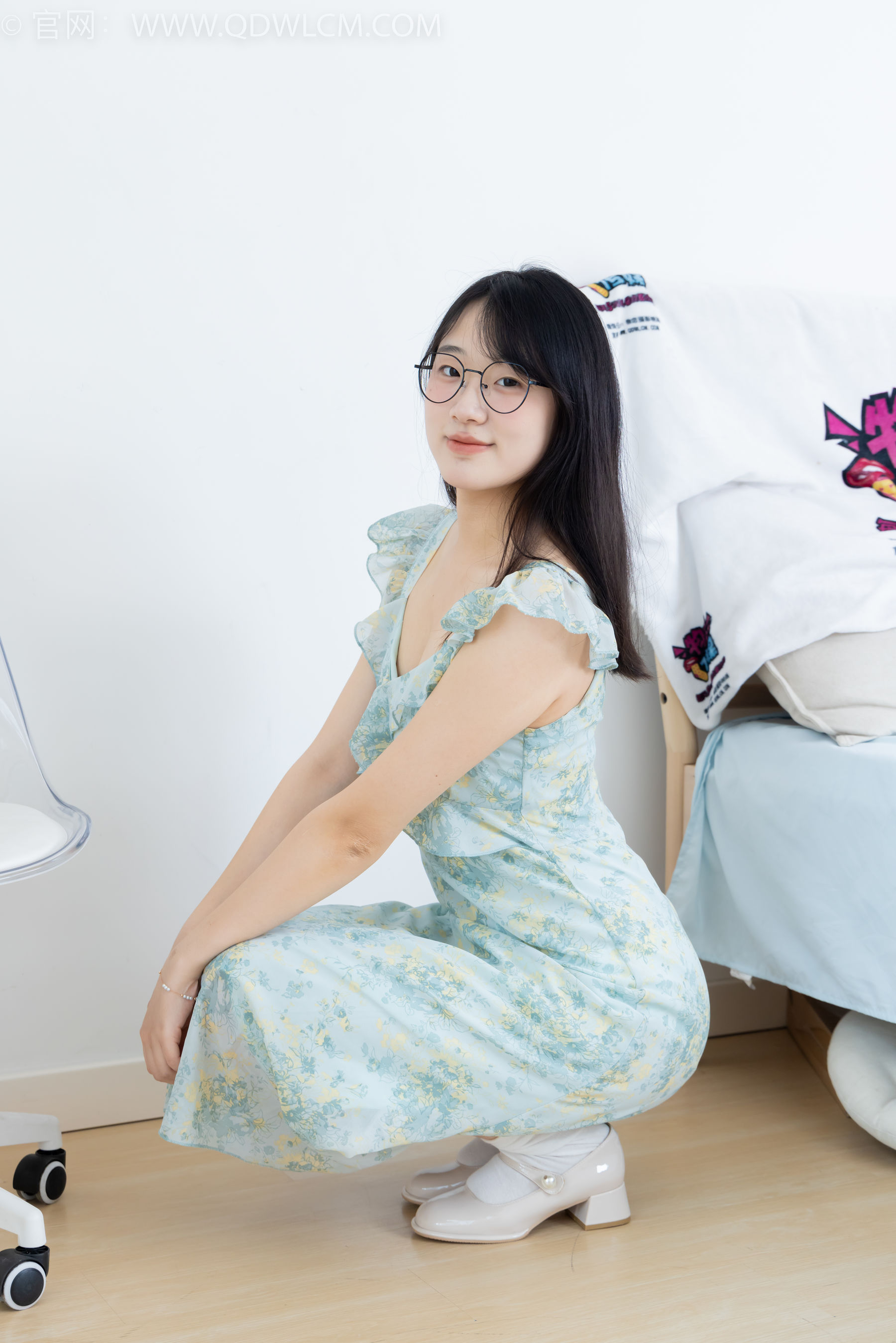 物恋传媒 No.2350 小椿 - 高跟鞋、白棉袜、裸足/(150P)