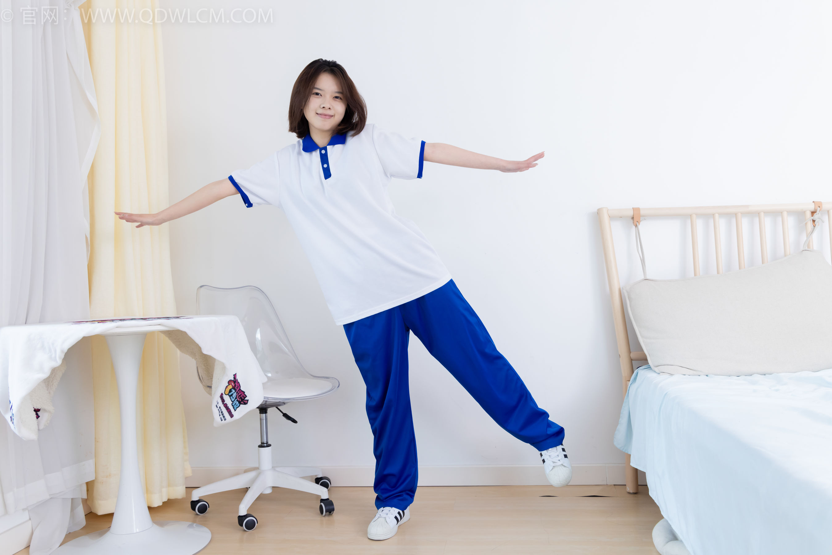 物恋传媒 No.2364 小悦 - 校服、板鞋、白棉袜、裸足/(150P)