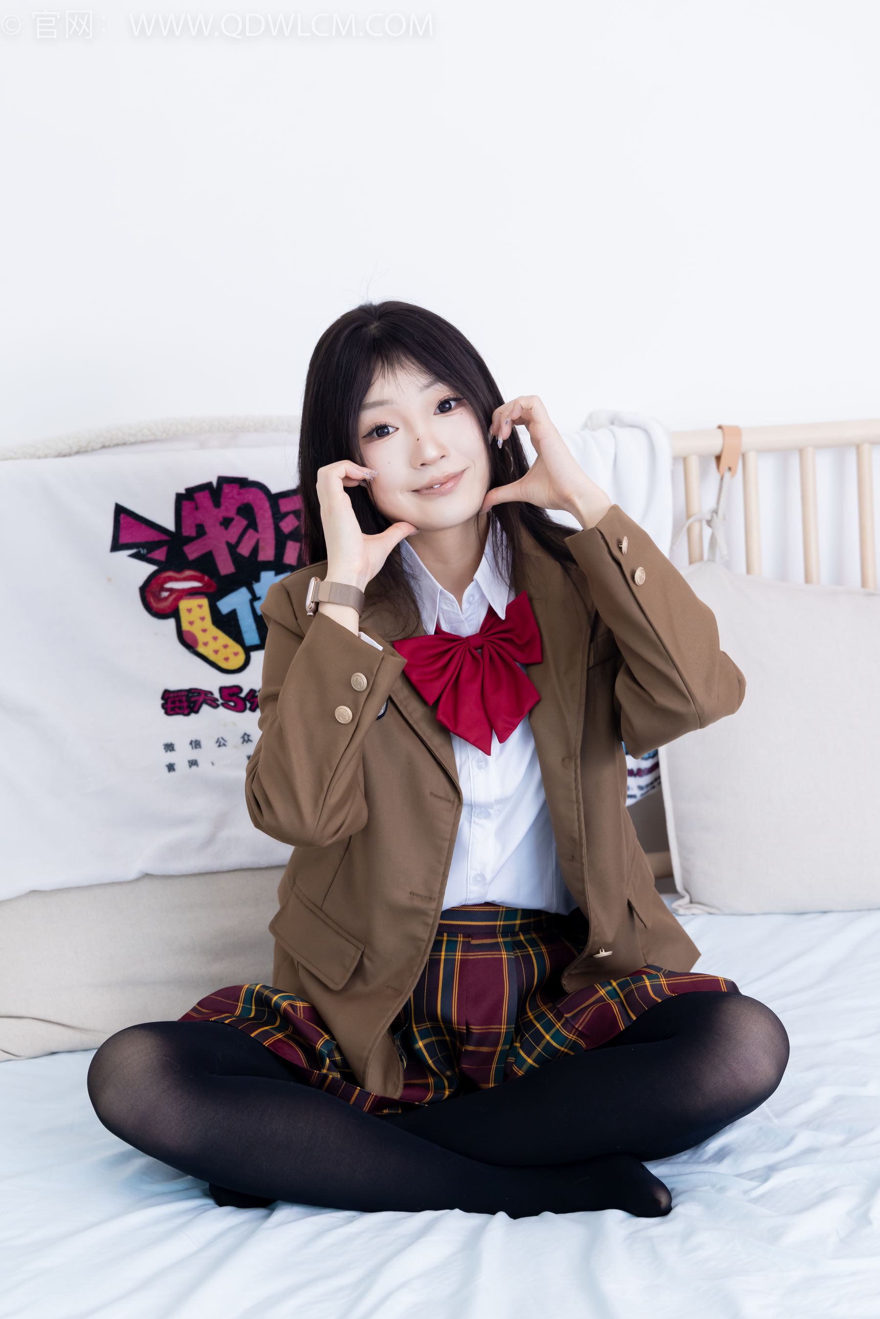 物恋传媒 No.2367 嘟嘟 - 皮鞋、厚黑丝、jk制服/(165P)