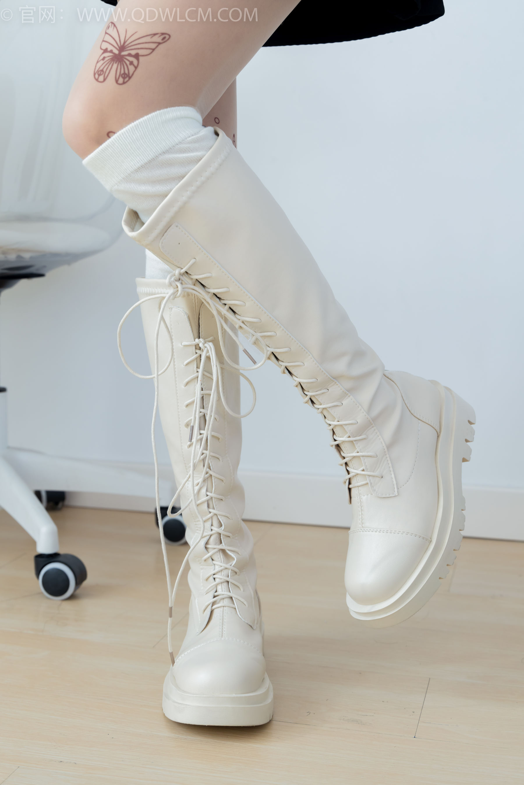 物恋传媒 No.2369 嘉木 - 长靴、长筒小腿白棉袜、蝴蝶薄肉丝/(200P)