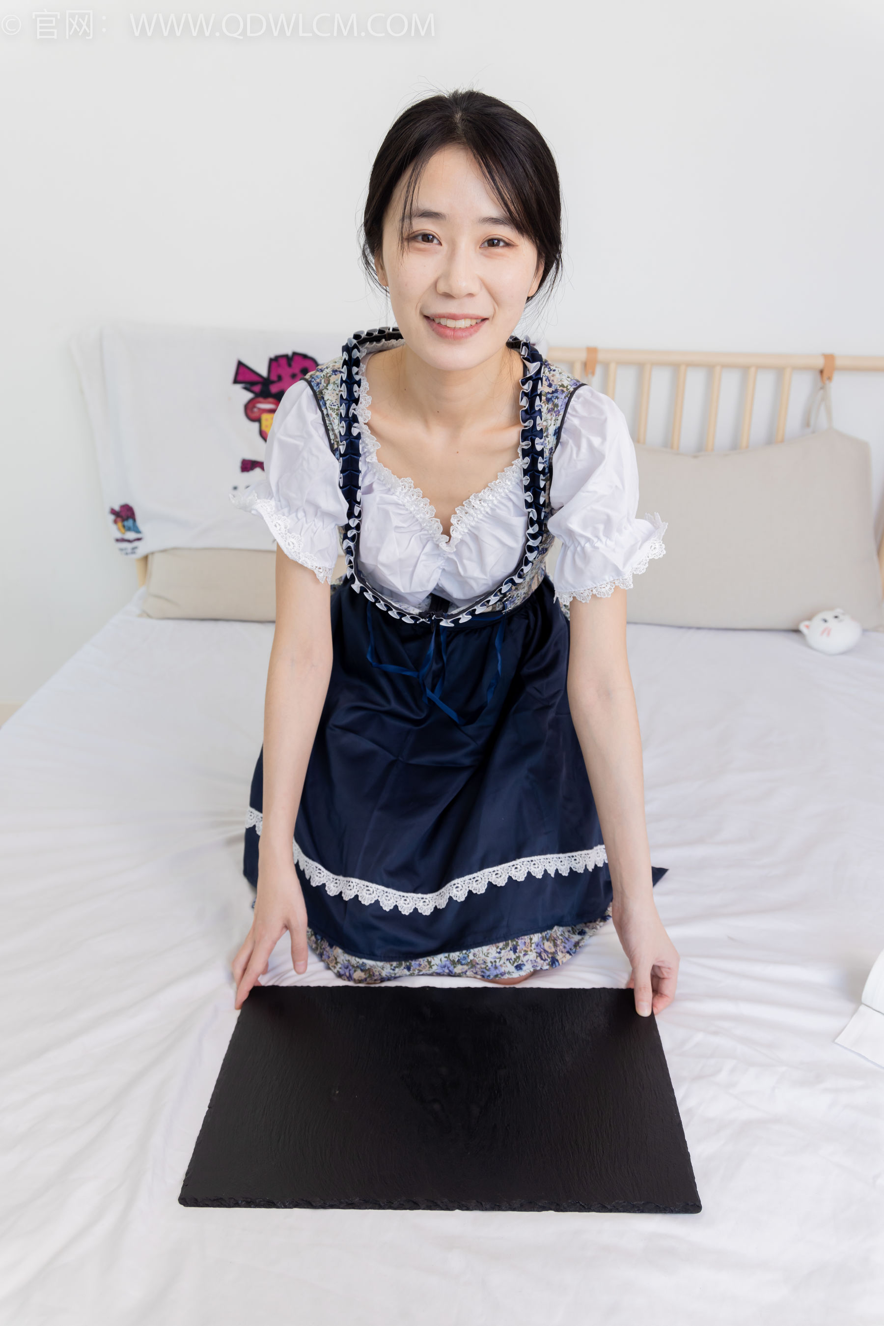 物恋传媒 No.2365 菜菜 - 高跟鞋、薄白丝、裸足/(260P)