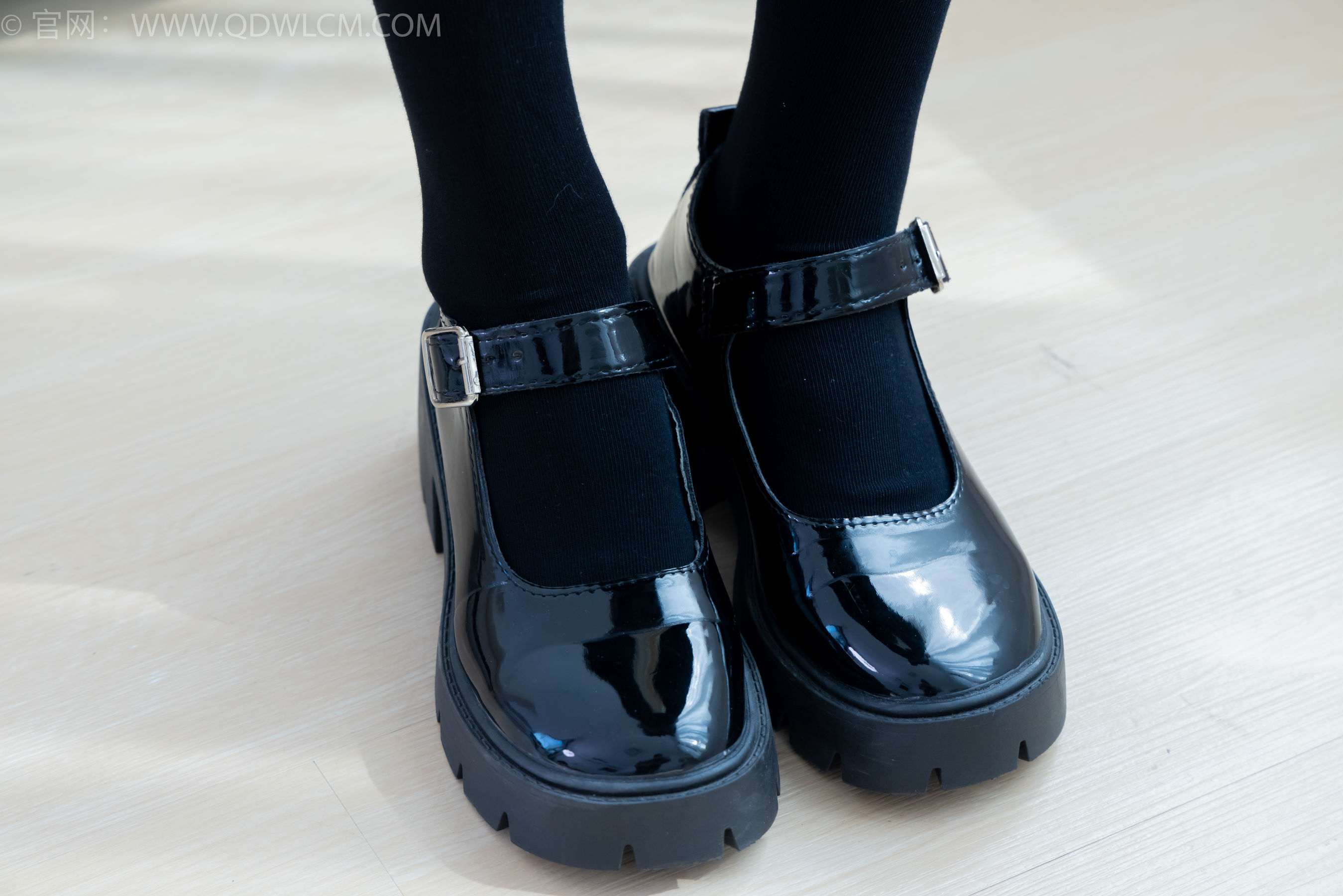 物恋传媒 No.2371 茯苓 - JK制服、皮鞋、拼接过膝袜/(155P)