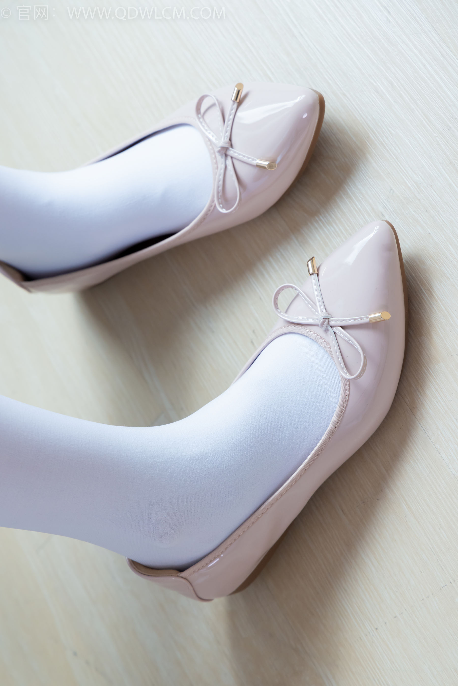 物恋传媒 No.2359 恬恬 - 女仆装、平底鞋、厚白丝、老头乐挠脚剧情/(155P)