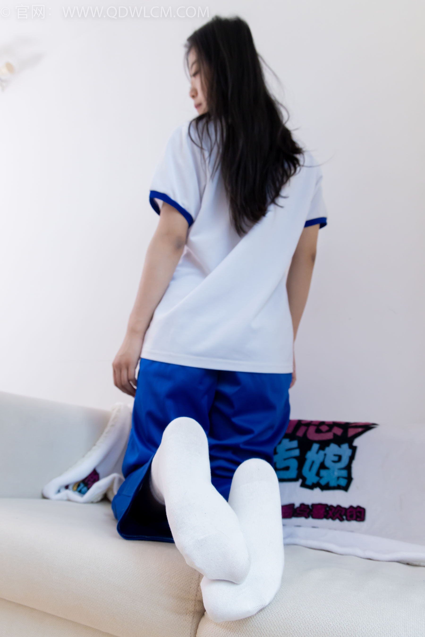 物恋传媒 No.2368 芋头 - 板鞋、白棉袜、裸足/(150P)