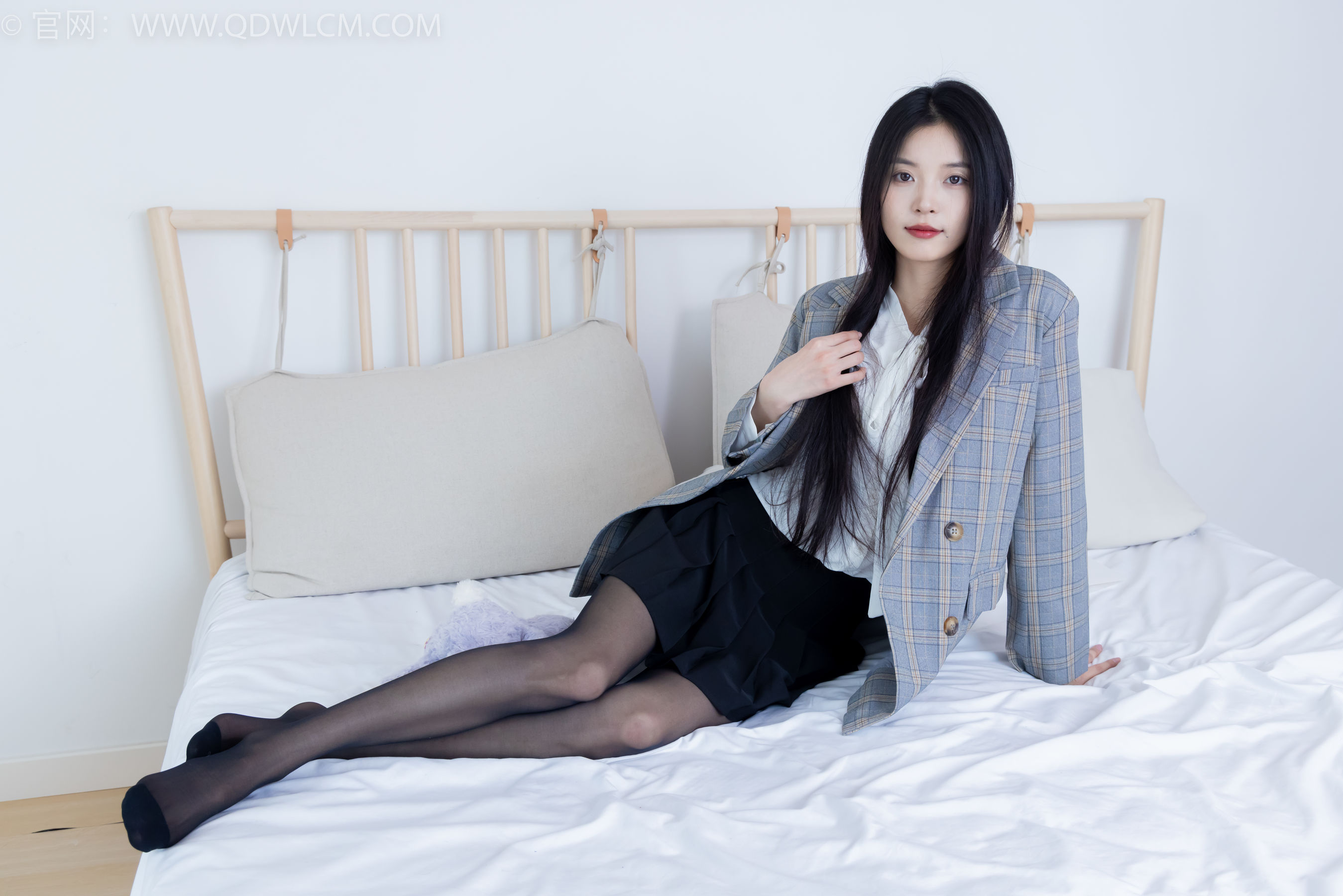 物恋传媒 No.2349 茯苓 - 高跟长靴、高跟凉鞋、厚肉丝、薄黑丝/(175P)