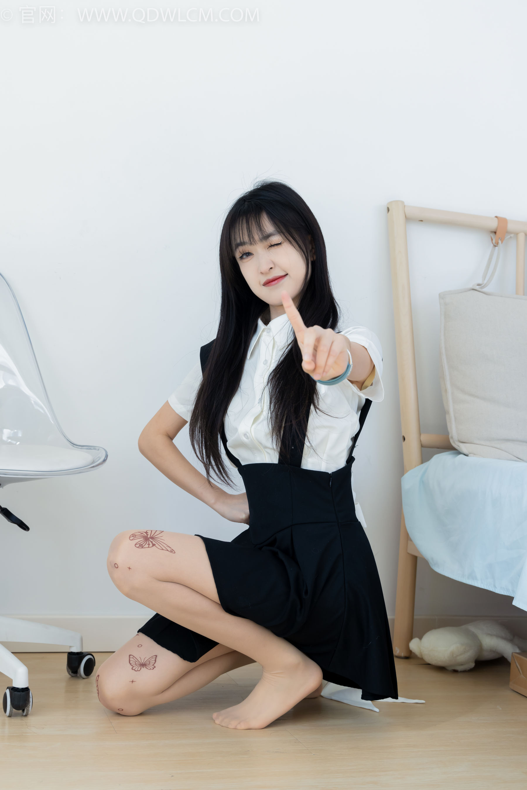 物恋传媒 No.2369 嘉木 - 长靴、长筒小腿白棉袜、蝴蝶薄肉丝/(200P)