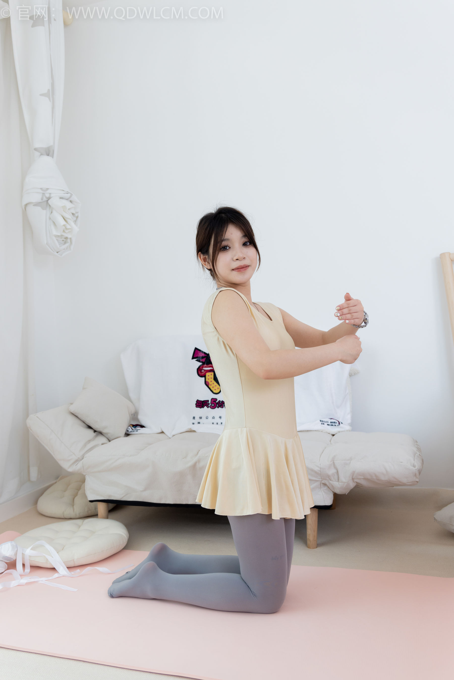 物恋传媒 No.2358 闪闪 - 舞蹈服、舞蹈鞋、白棉袜、厚白丝、厚灰丝、薄肉丝/(150P)