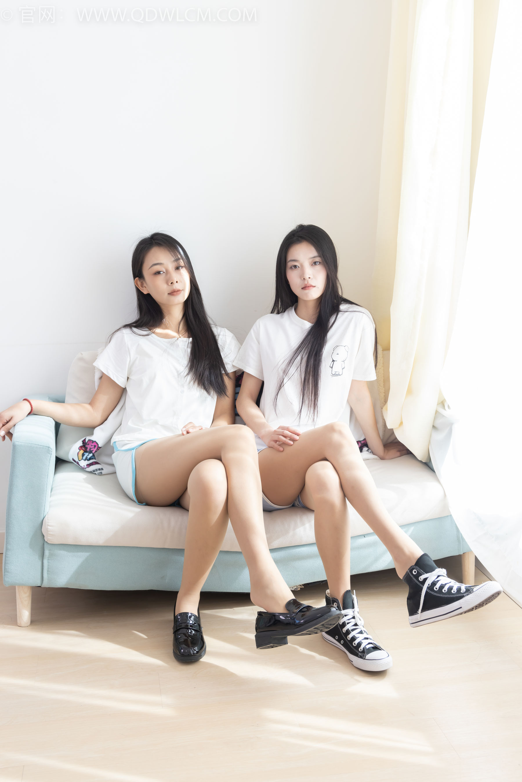 物恋传媒 No.2362 岚岚&茯苓 - 帆布鞋、皮鞋、互相挠脚心剧情/(180P)