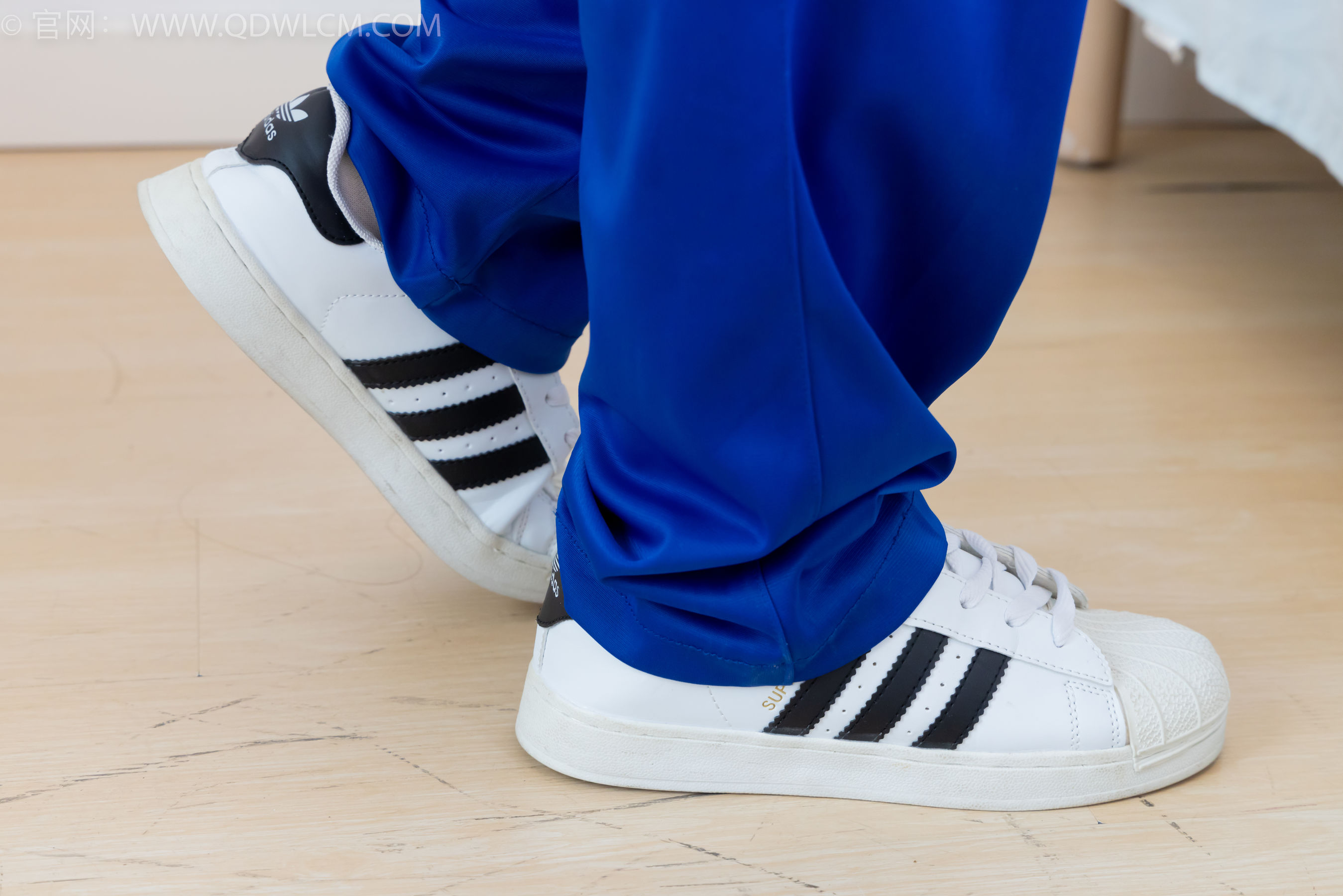 物恋传媒 No.2368 芋头 - 板鞋、白棉袜、裸足/(150P)