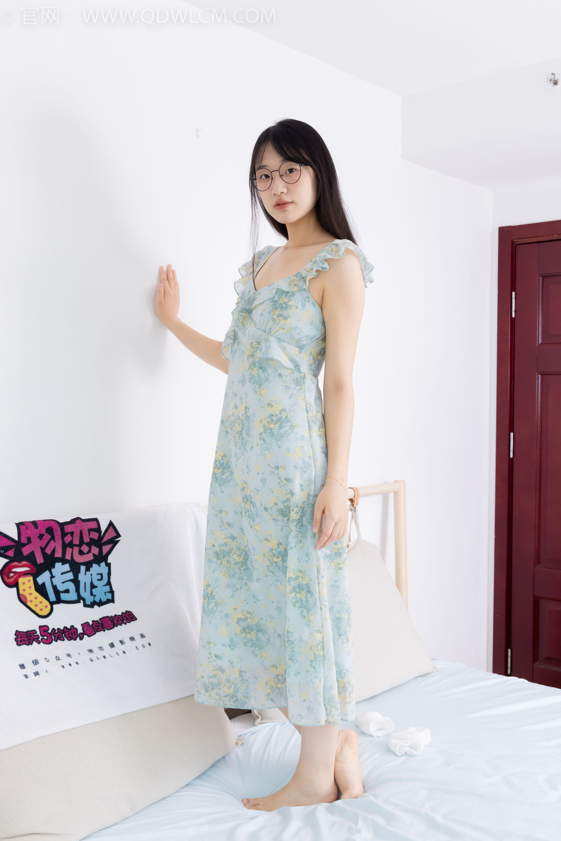 物恋传媒 No.2350 小椿 - 高跟鞋、白棉袜、裸足/(150P)