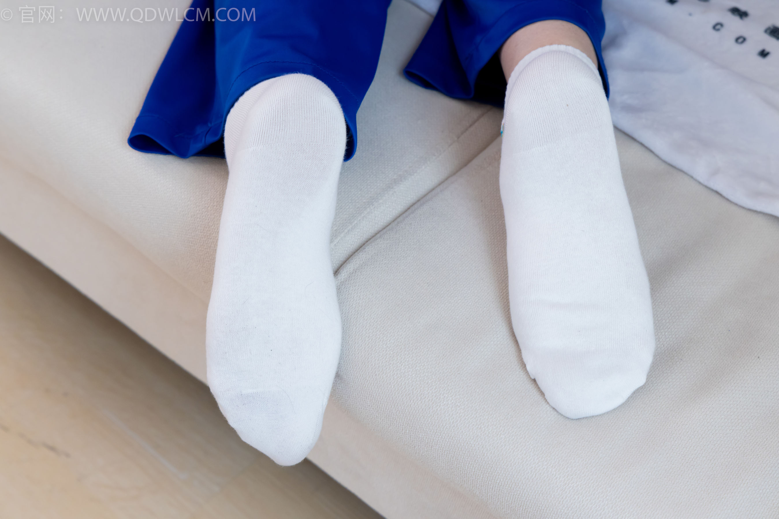 物恋传媒 No.2368 芋头 - 板鞋、白棉袜、裸足/(150P)