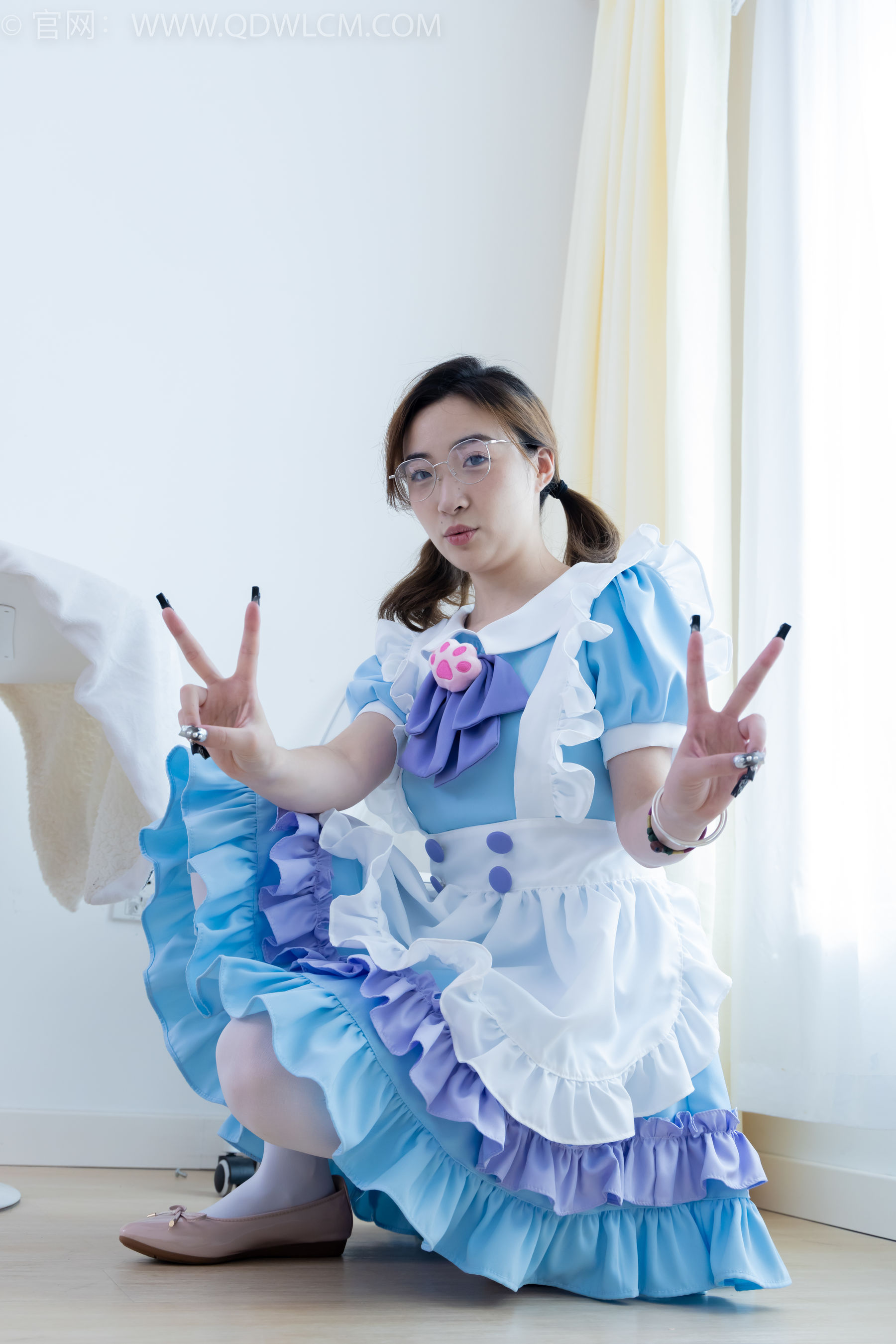 物恋传媒 No.2359 恬恬 - 女仆装、平底鞋、厚白丝、老头乐挠脚剧情/(155P)