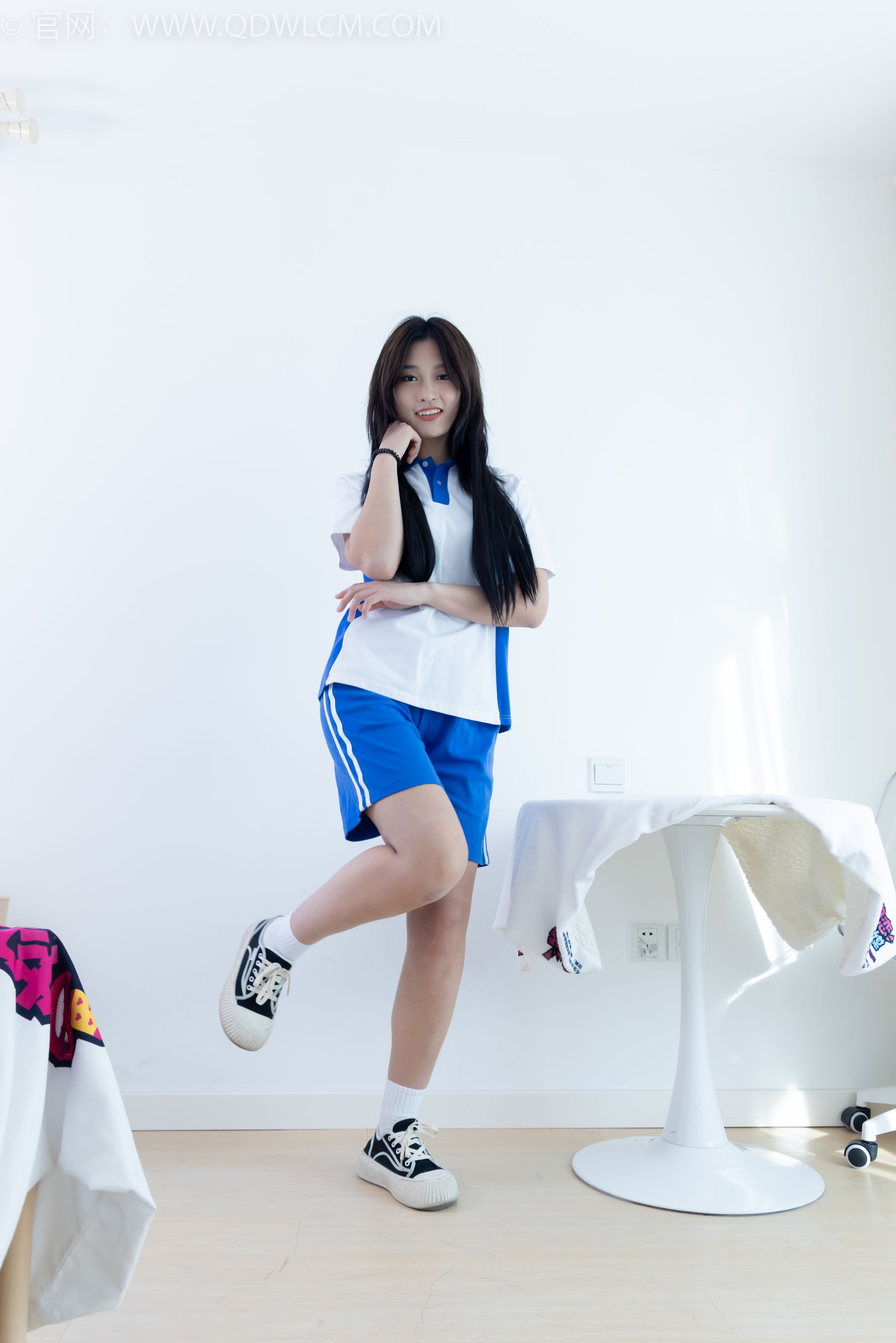 物恋传媒 No.2361 灰灰 - 校服、帆布鞋、白棉袜、裸足/(155P)