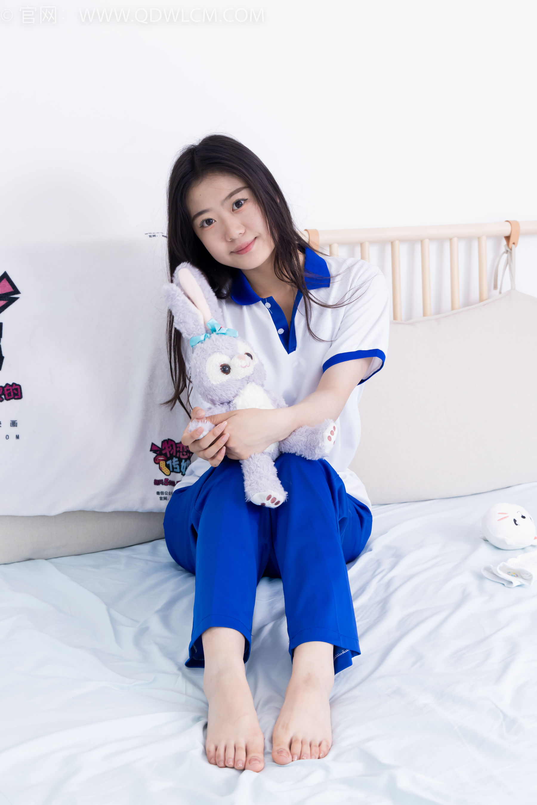 物恋传媒 No.2368 芋头 - 板鞋、白棉袜、裸足/(150P)