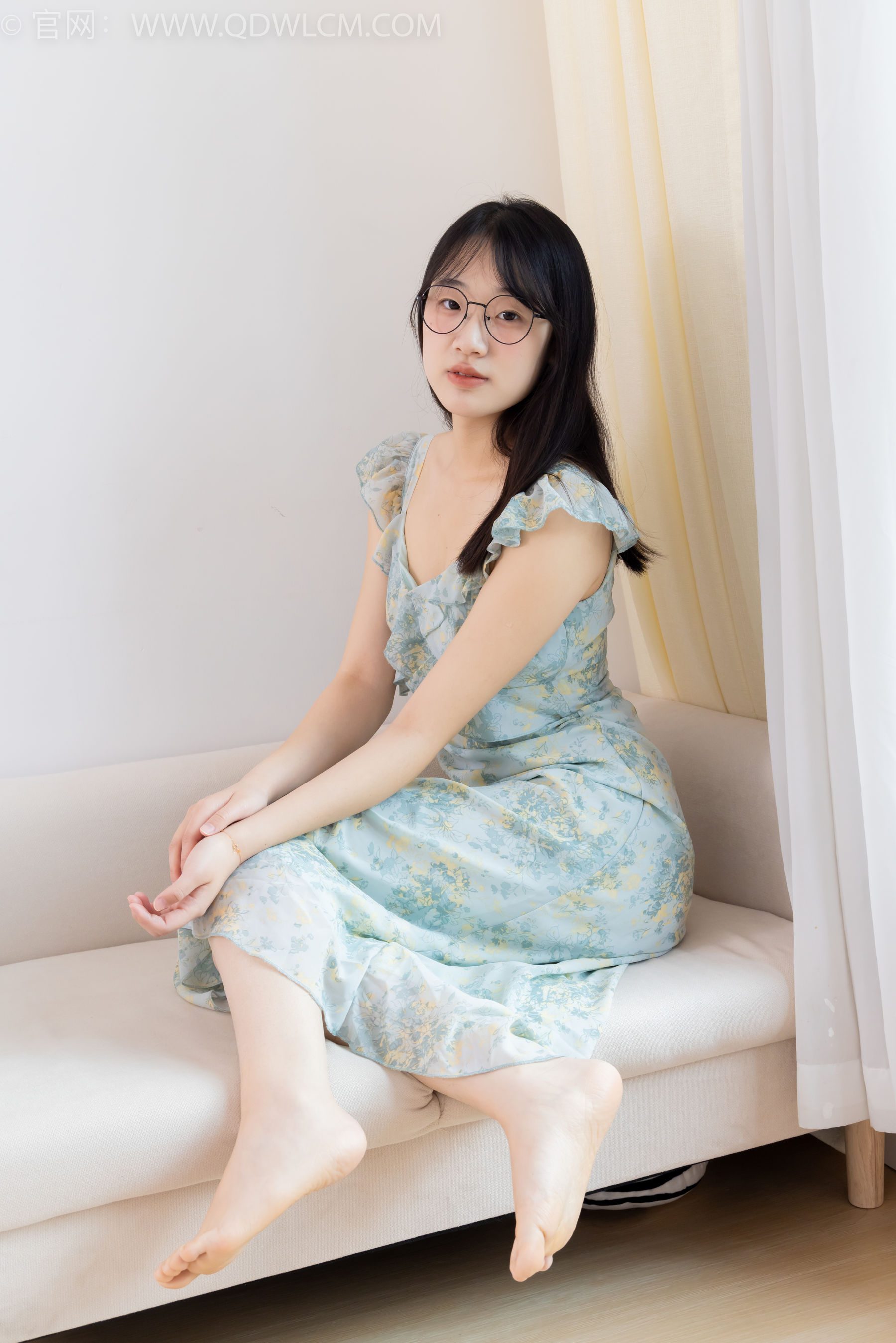 物恋传媒 No.2350 小椿 - 高跟鞋、白棉袜、裸足/(150P)