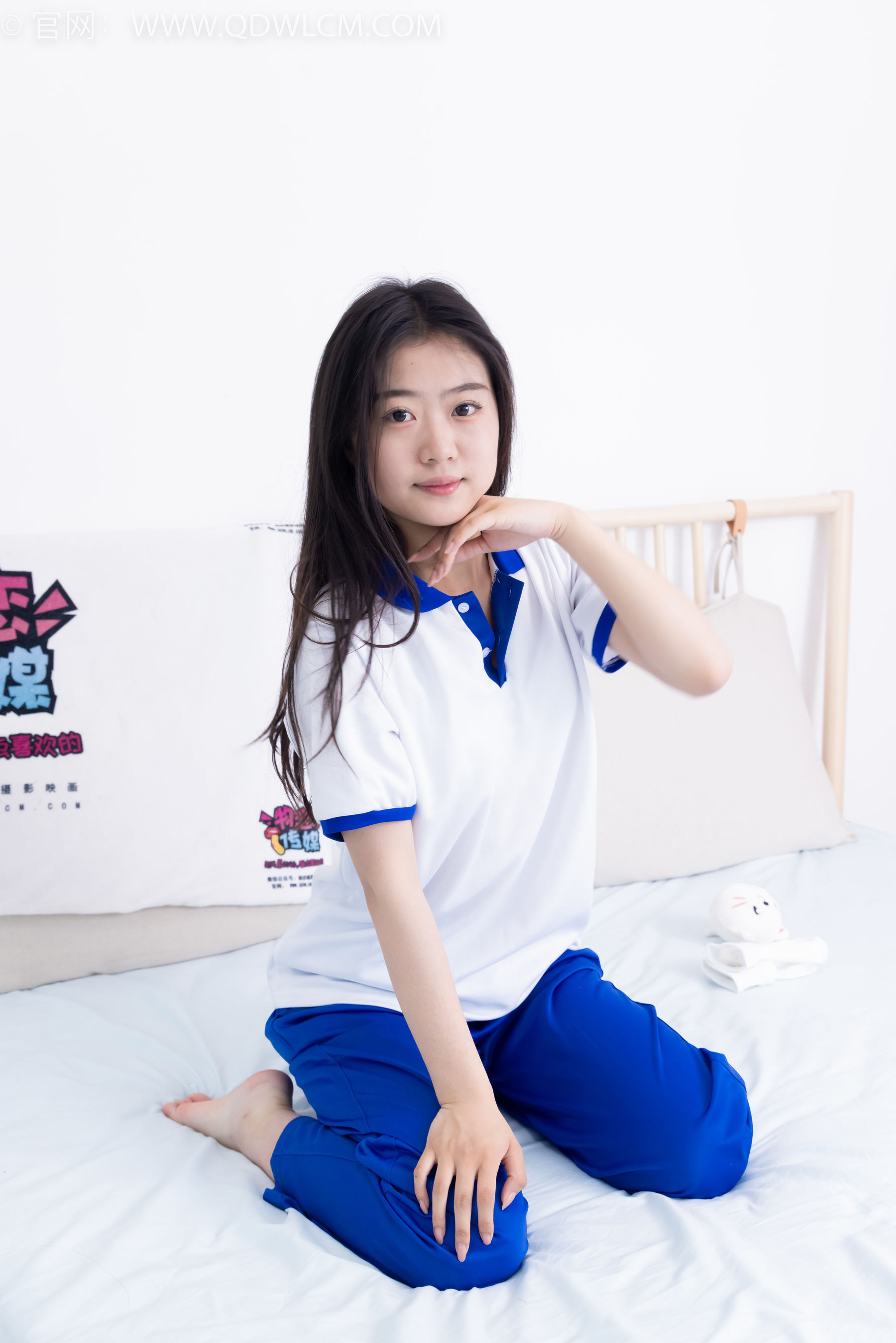 物恋传媒 No.2368 芋头 - 板鞋、白棉袜、裸足/(150P)