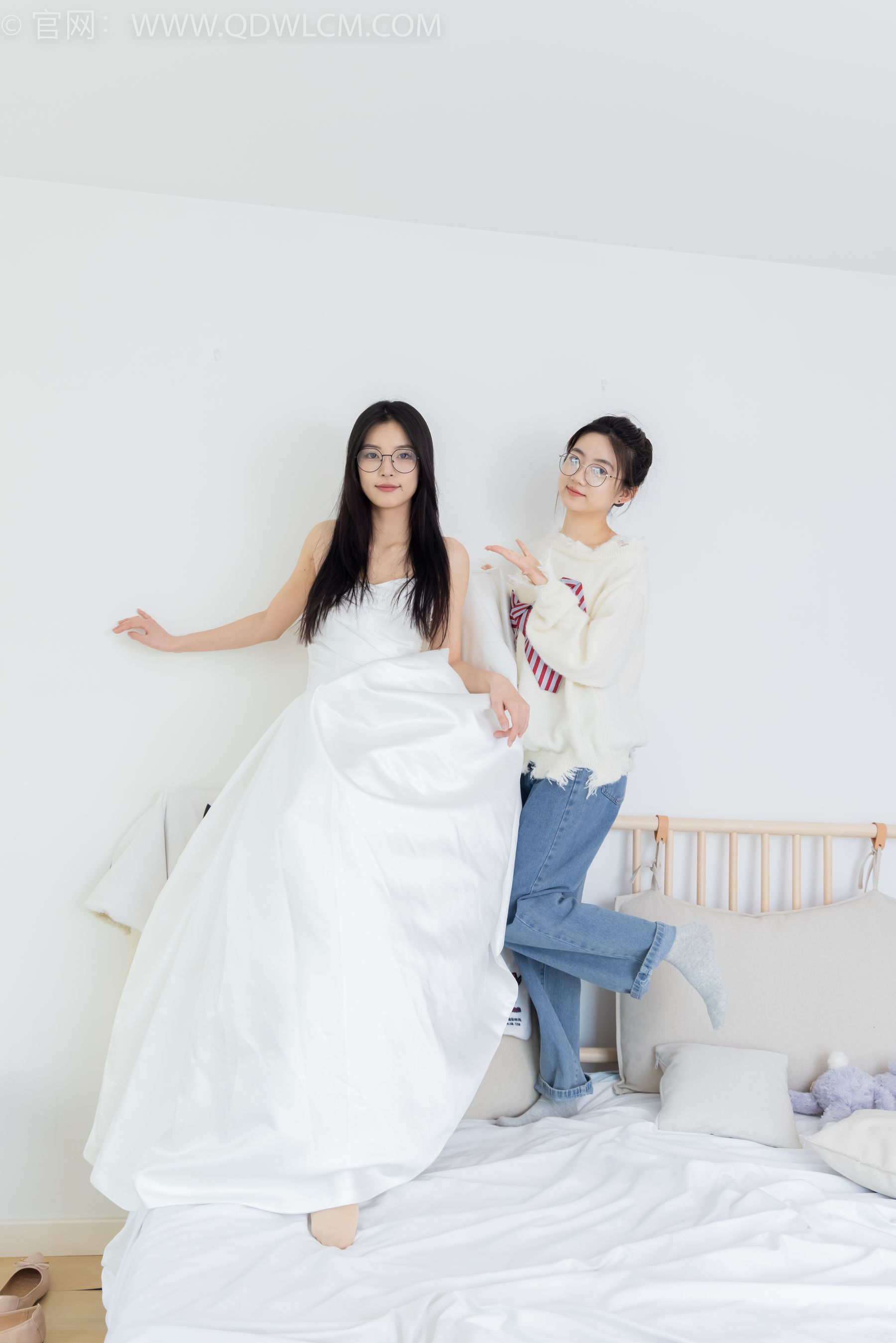 物恋传媒 No.2370 茯苓&欢欢 - 平底鞋、板鞋、厚肉丝、灰色棉袜、薄肉丝/(150P)