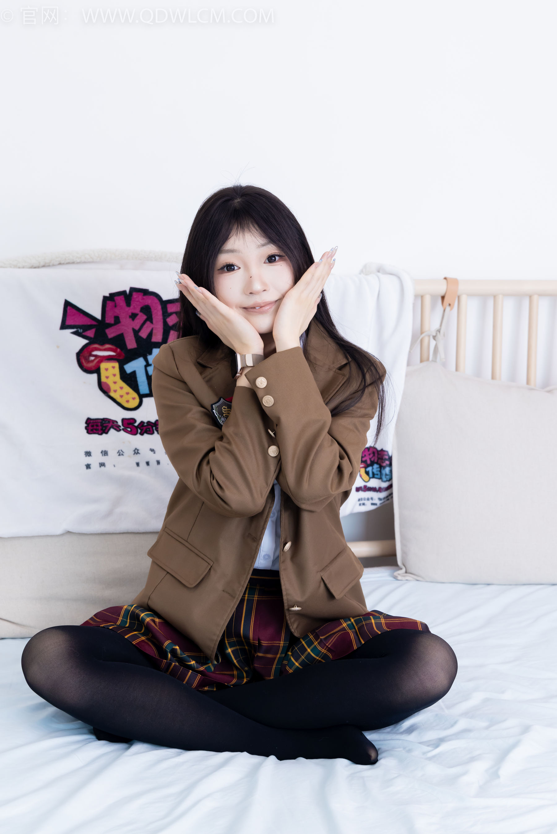 物恋传媒 No.2367 嘟嘟 - 皮鞋、厚黑丝、jk制服/(165P)