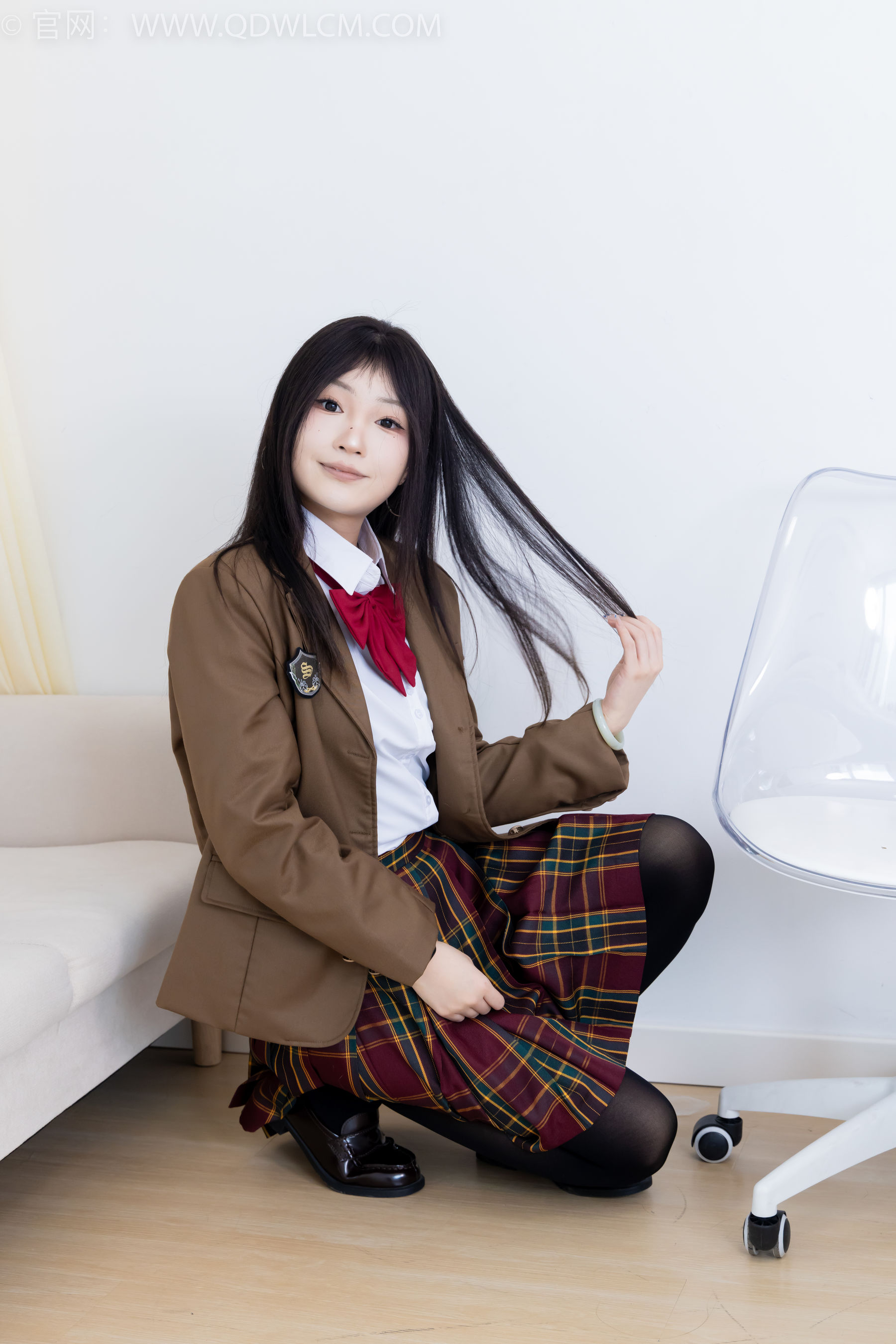 物恋传媒 No.2367 嘟嘟 - 皮鞋、厚黑丝、jk制服/(165P)