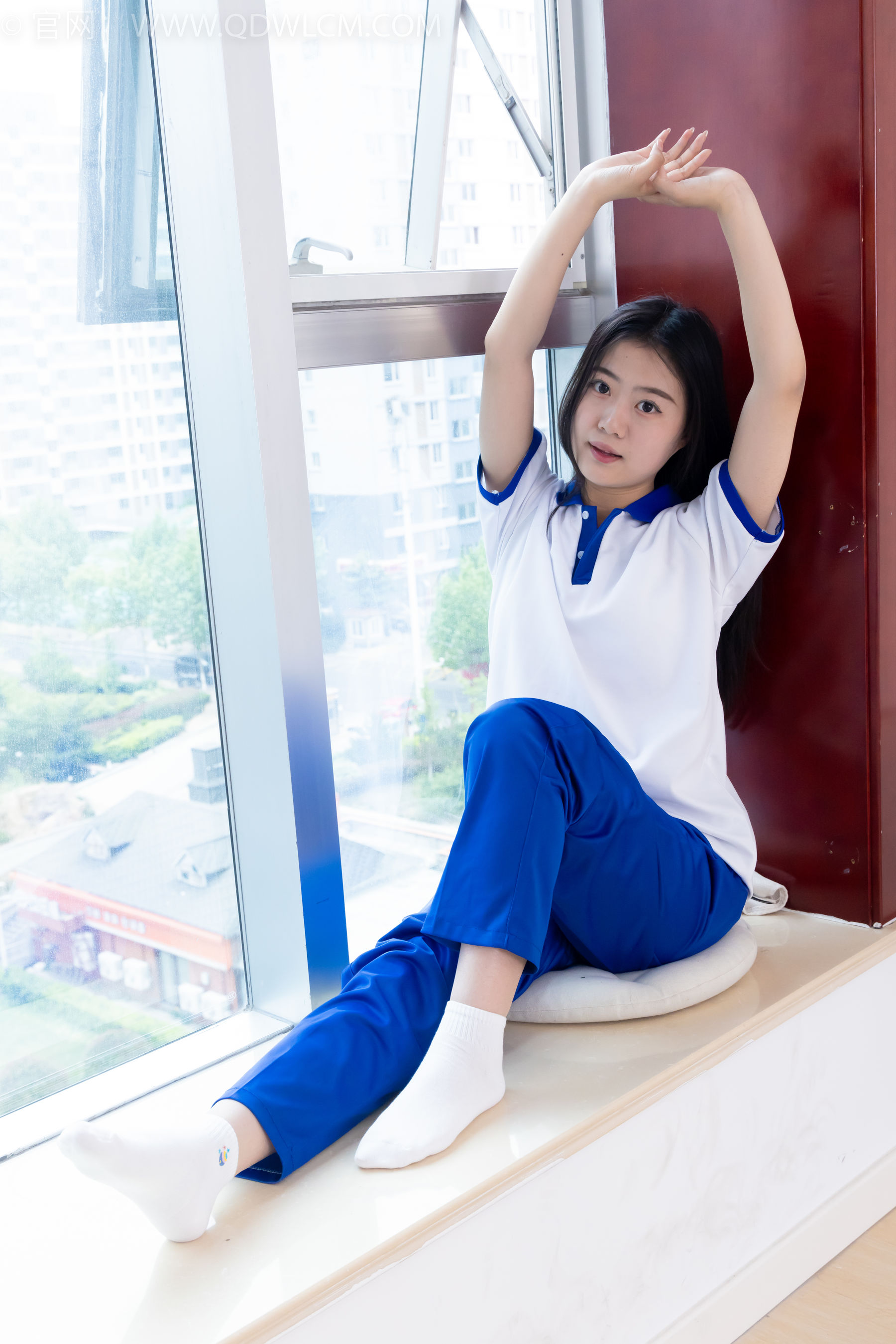 物恋传媒 No.2368 芋头 - 板鞋、白棉袜、裸足/(150P)