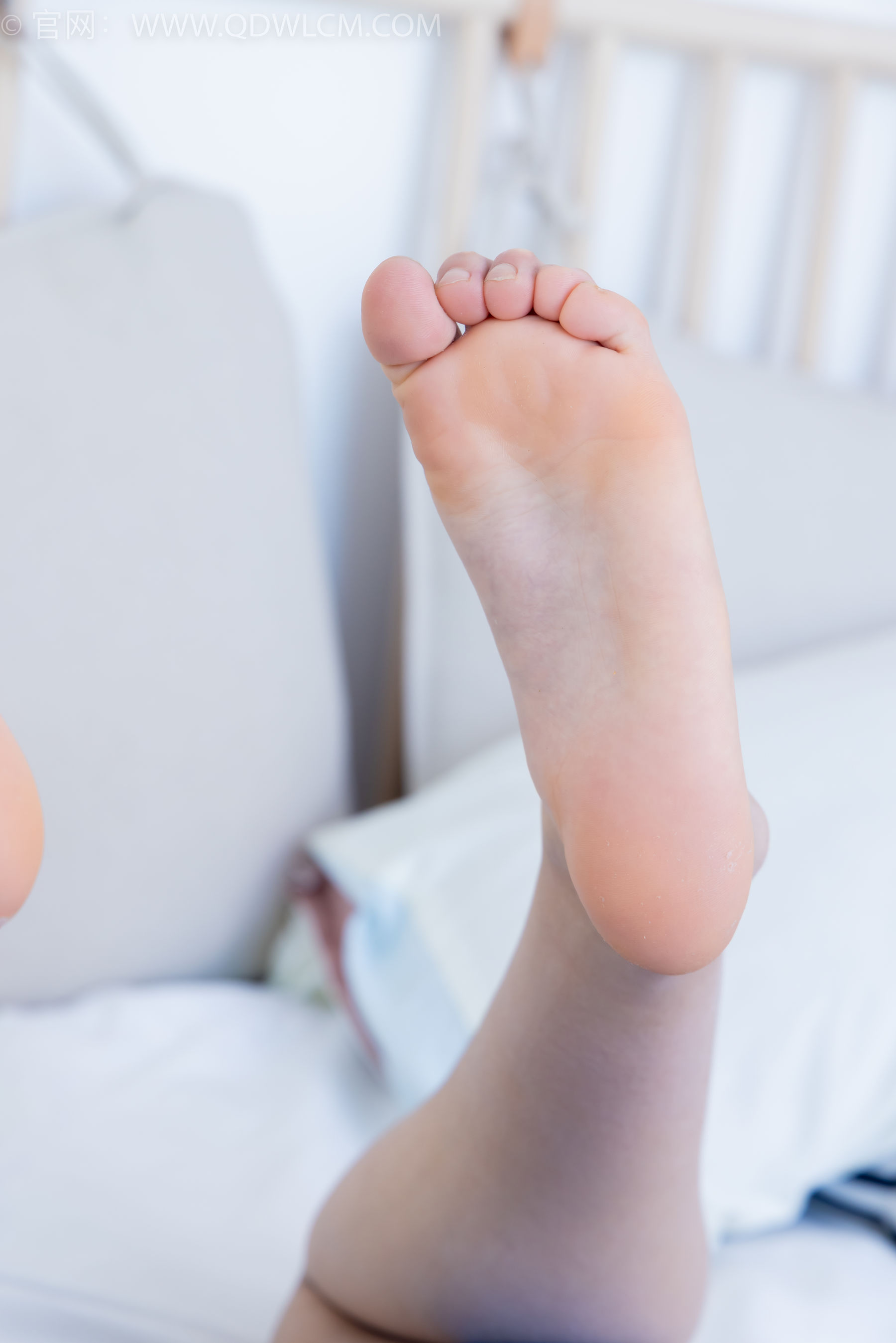 物恋传媒 No.2361 灰灰 - 校服、帆布鞋、白棉袜、裸足/(155P)