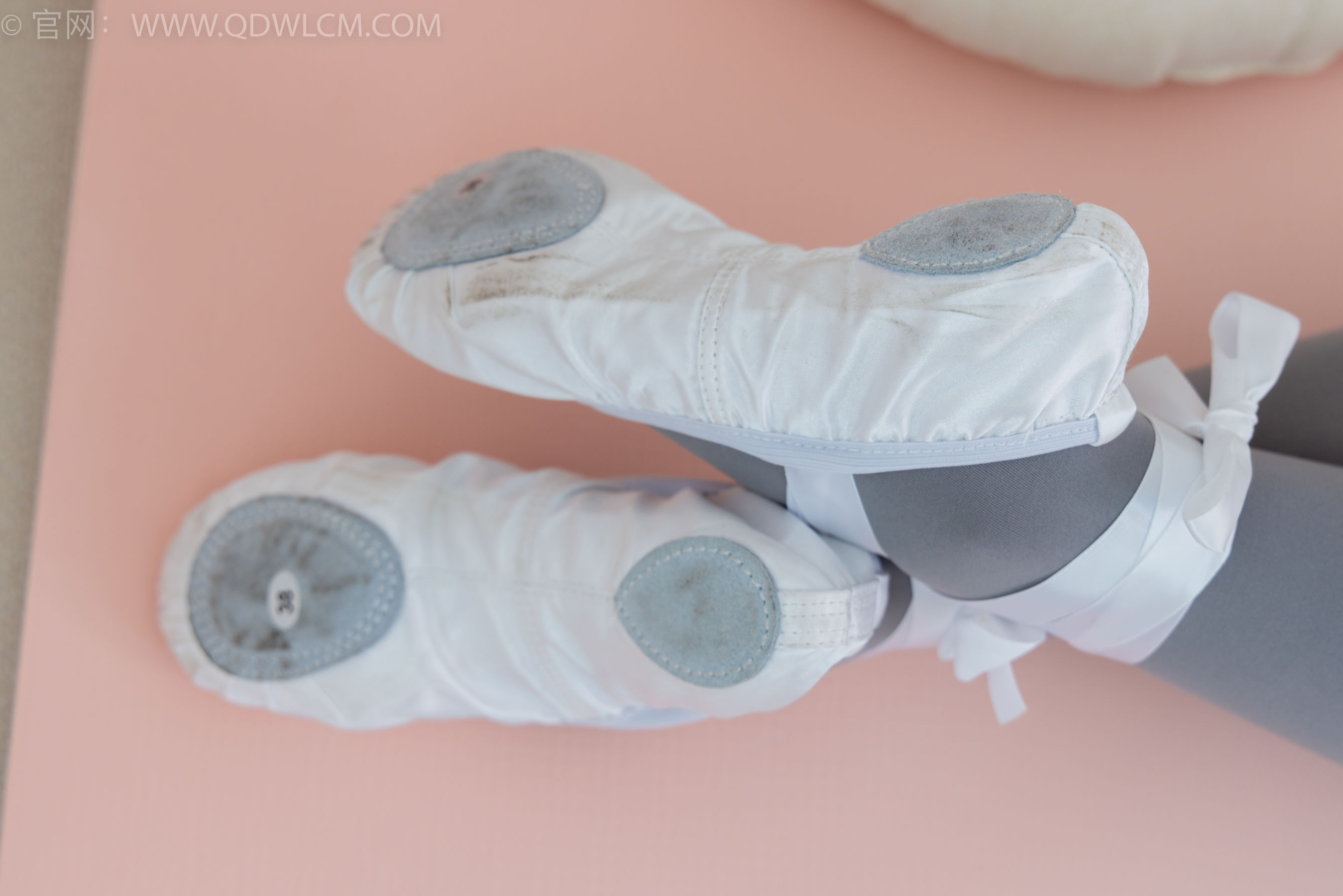 物恋传媒 No.2358 闪闪 - 舞蹈服、舞蹈鞋、白棉袜、厚白丝、厚灰丝、薄肉丝/(150P)