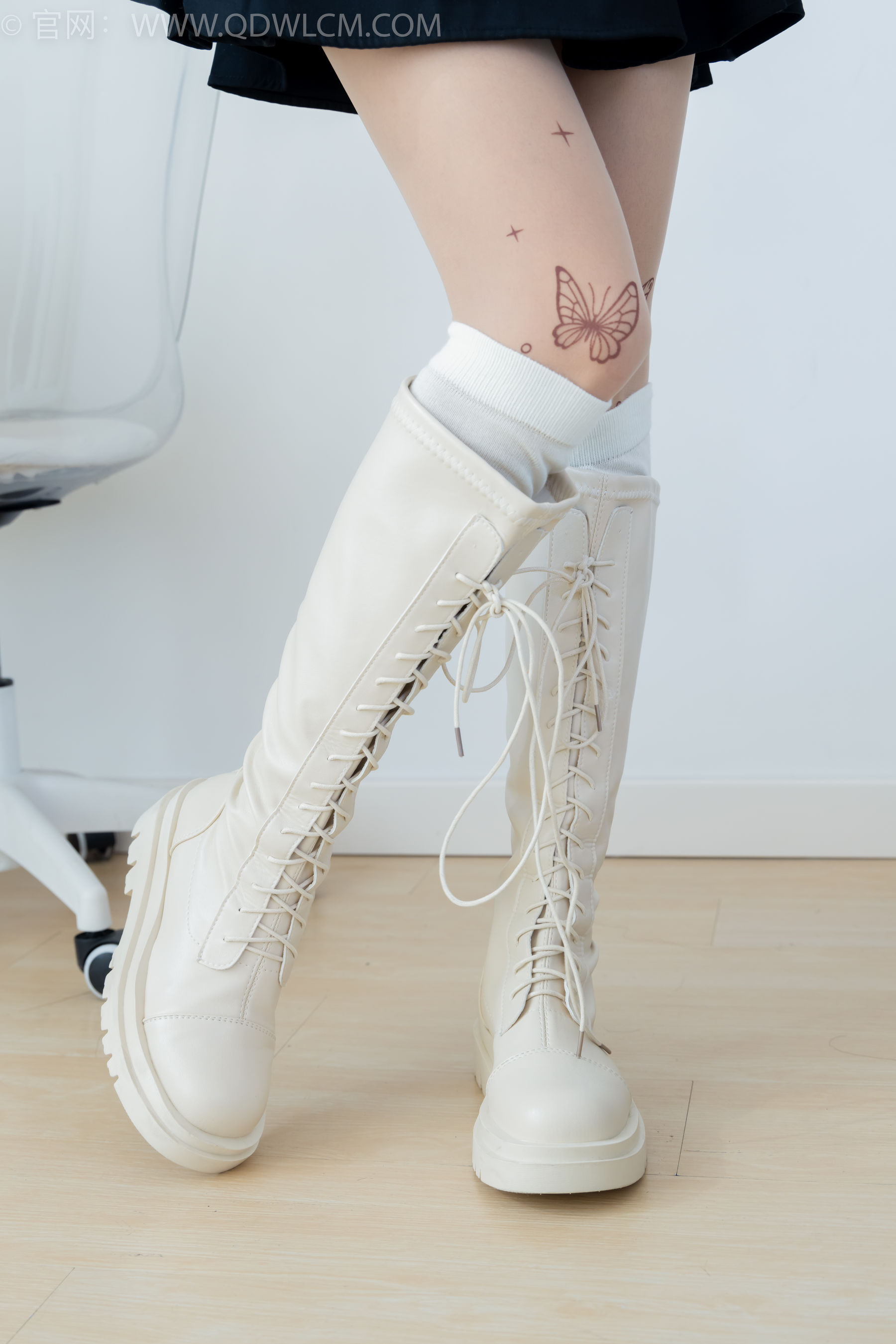 物恋传媒 No.2369 嘉木 - 长靴、长筒小腿白棉袜、蝴蝶薄肉丝/(200P)